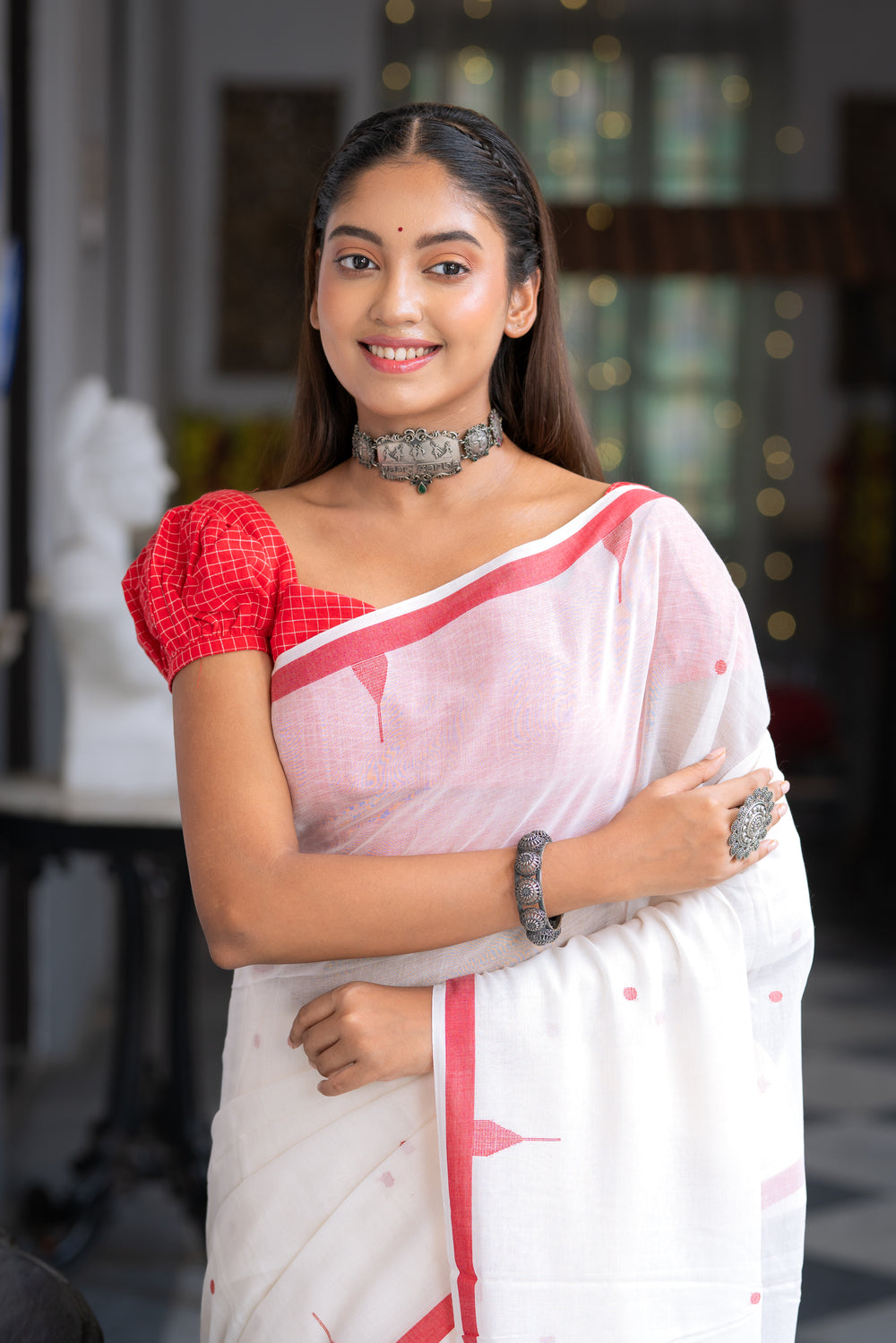 Handloom White Pure Cotton Laal Paar Jamdani Saree with Red Border | Shobitam