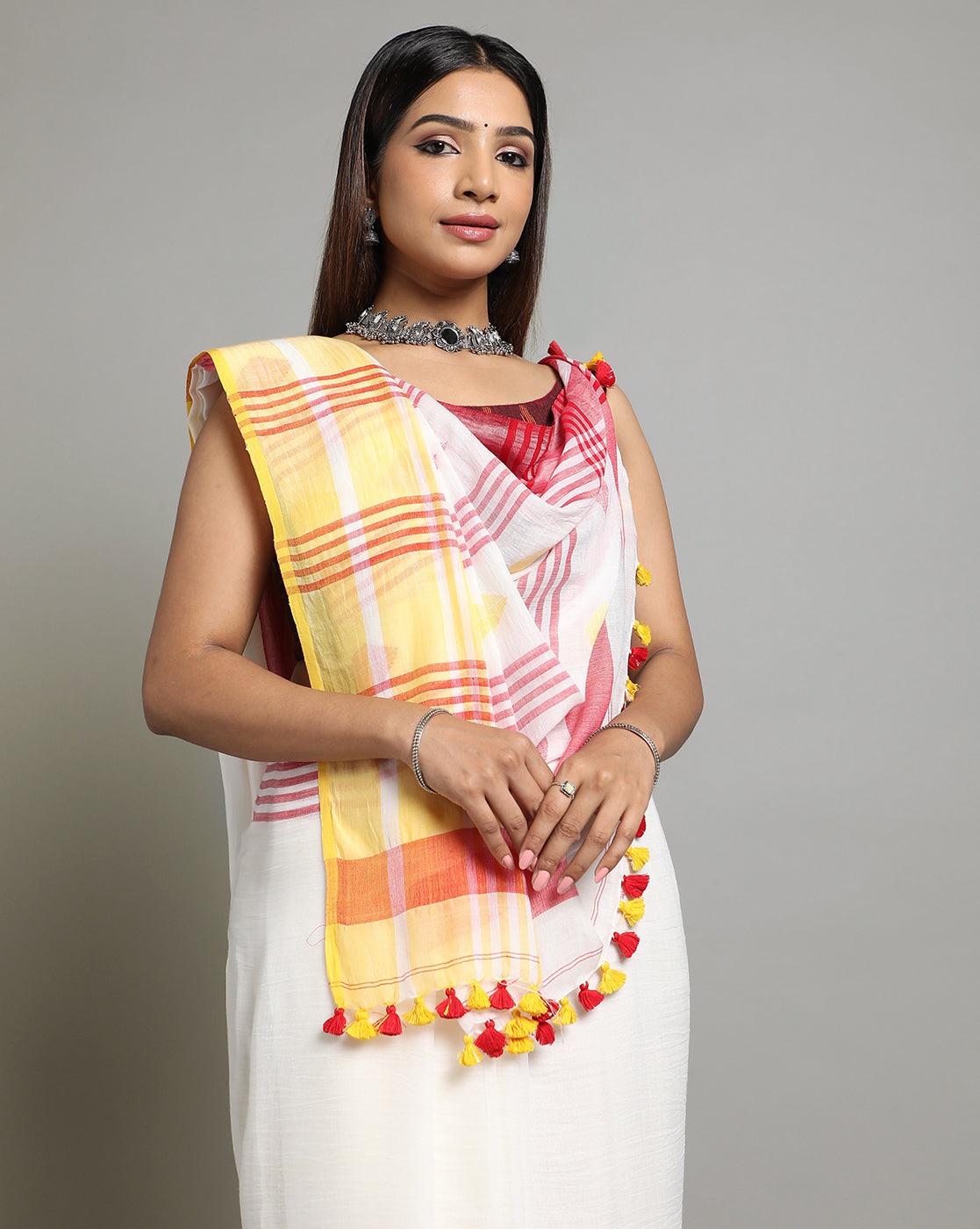 White Red Diamond Jamdani Cotton Saree | Shobitam