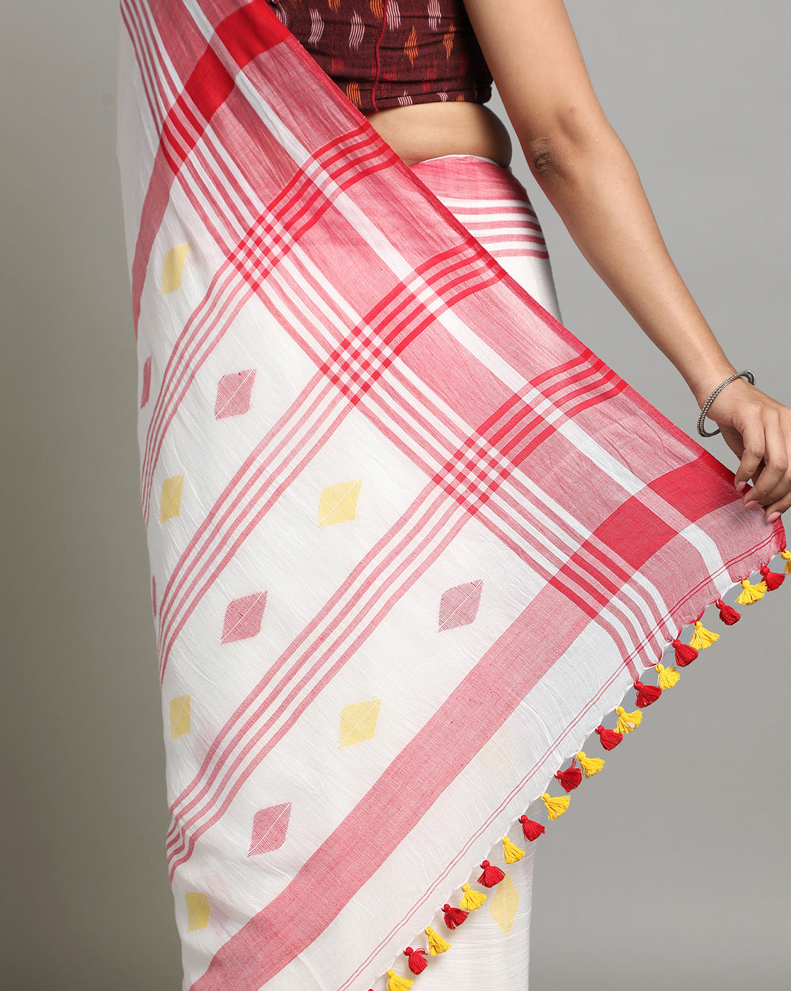 White Red Diamond Jamdani Cotton Saree | Shobitam