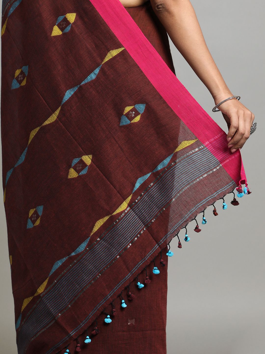Handloom Jamdani Cotton Saree With Blouse Piece | Shobitam