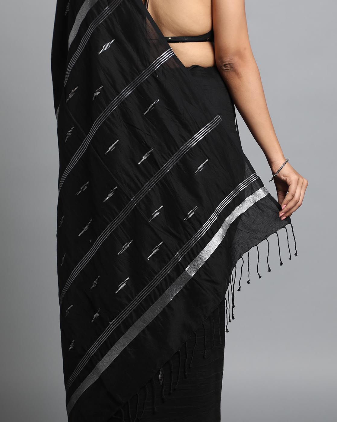 Handloom Jamdani Cotton Saree Without Blouse Piece | Shobitam