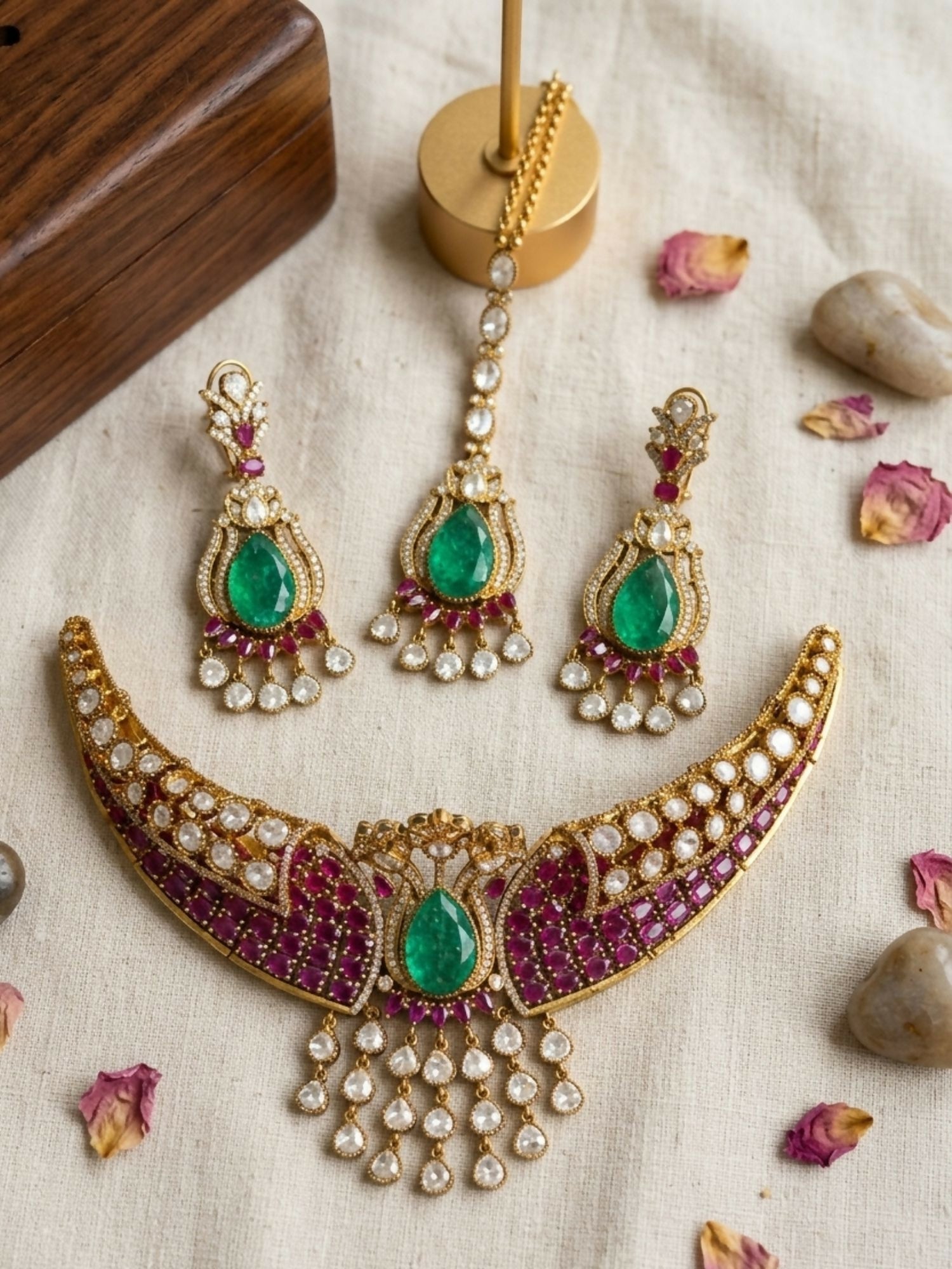 Elegant Kundan & Emerald Teardrop Choker Set with Maang Tikka | shobitam