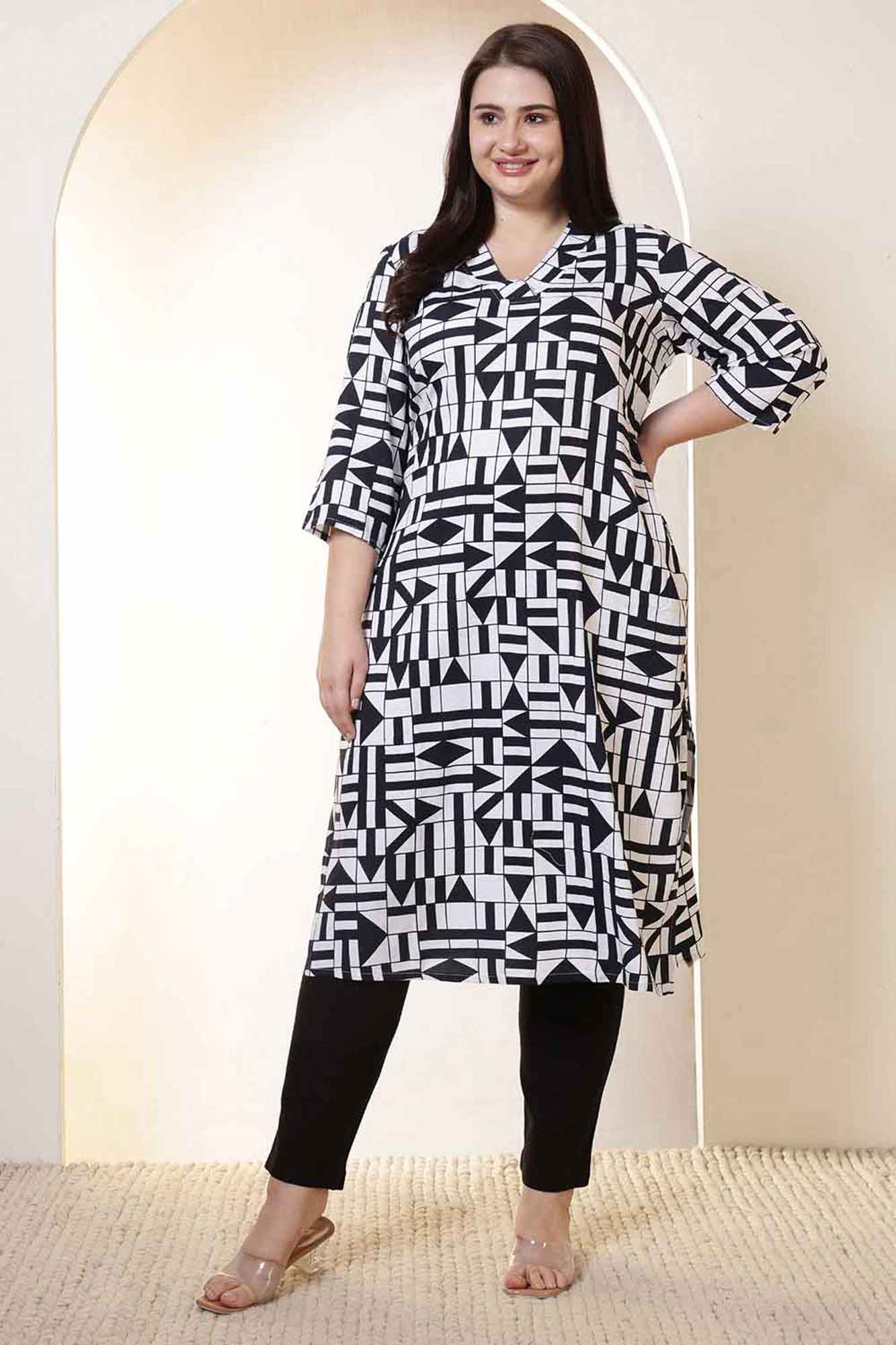 Plus Size Black & White Geometric Print V Neck Kurta in Cotton, Pants not inlcuded | Made to Order