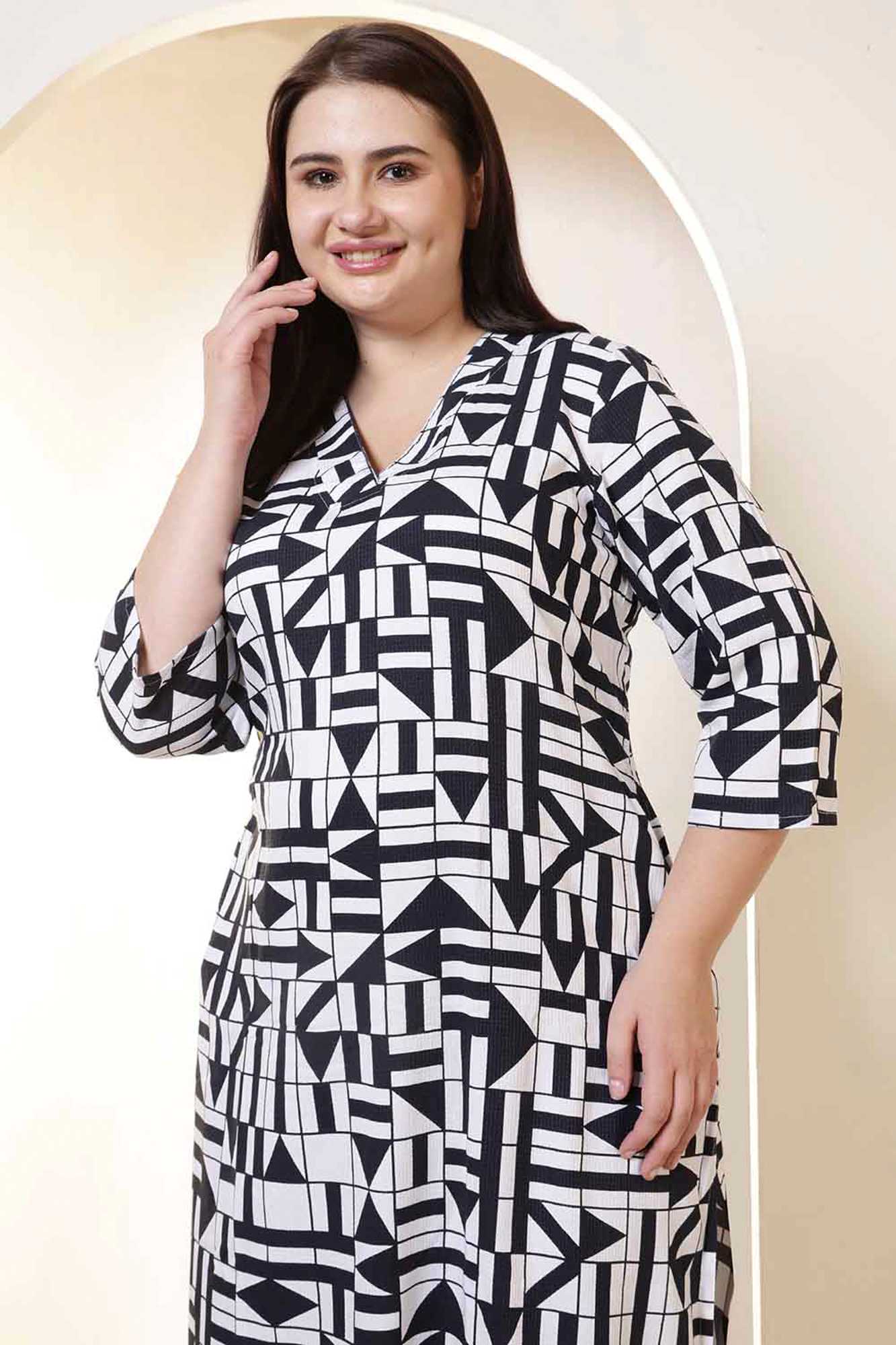 Plus Size Black & White Geometric Print V Neck Kurta in Cotton, Pants not inlcuded | Made to Order