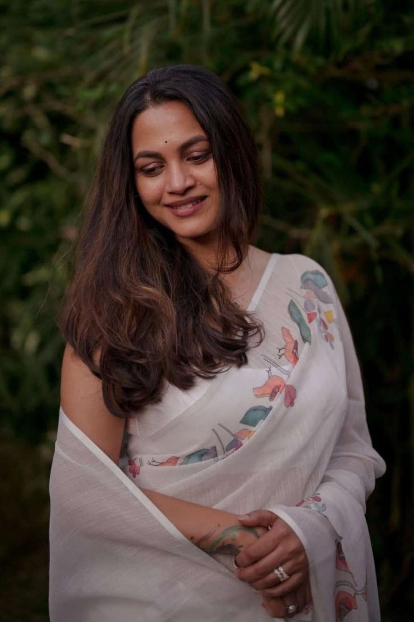 Linen Digital Print in Nature-Inspired Bird & Floral Motif Ready To Wear Saree