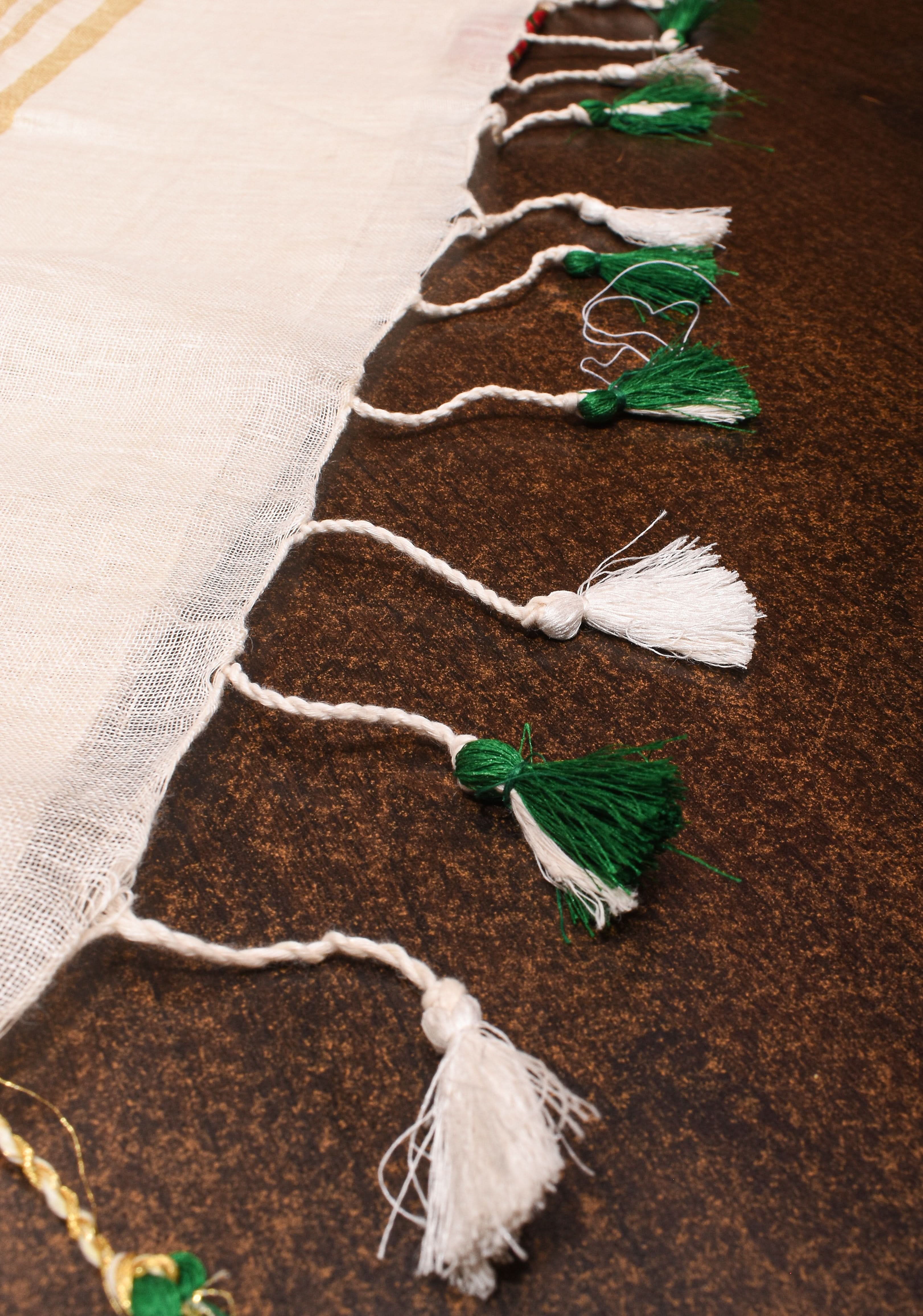 Vidya Balan Dandiya Embroidery on Off White Pure Linen by Linen Saree with Green Borders | Shobitam