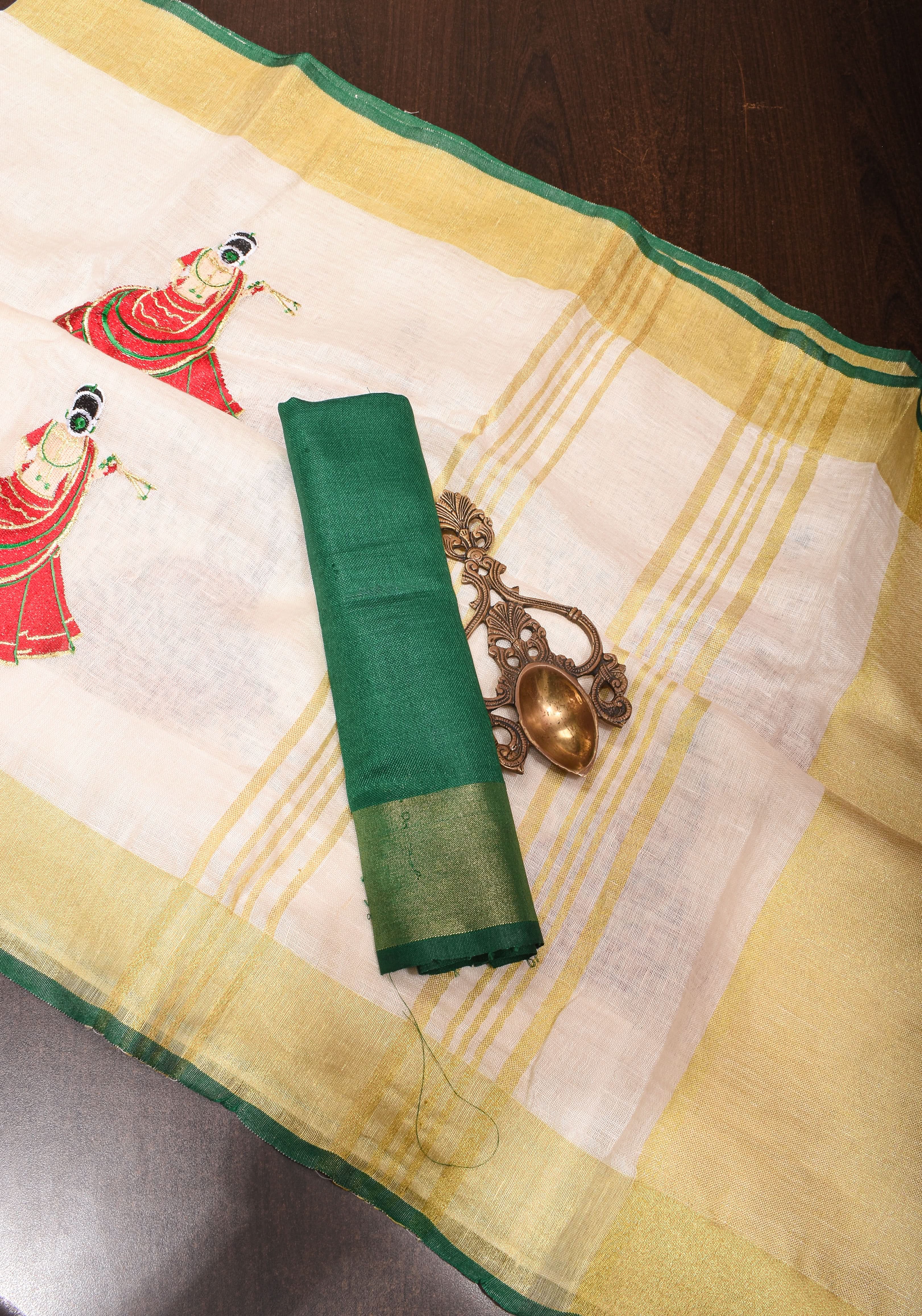 Vidya Balan Dandiya Embroidery on Off White Pure Linen by Linen Saree with Green Borders | Shobitam