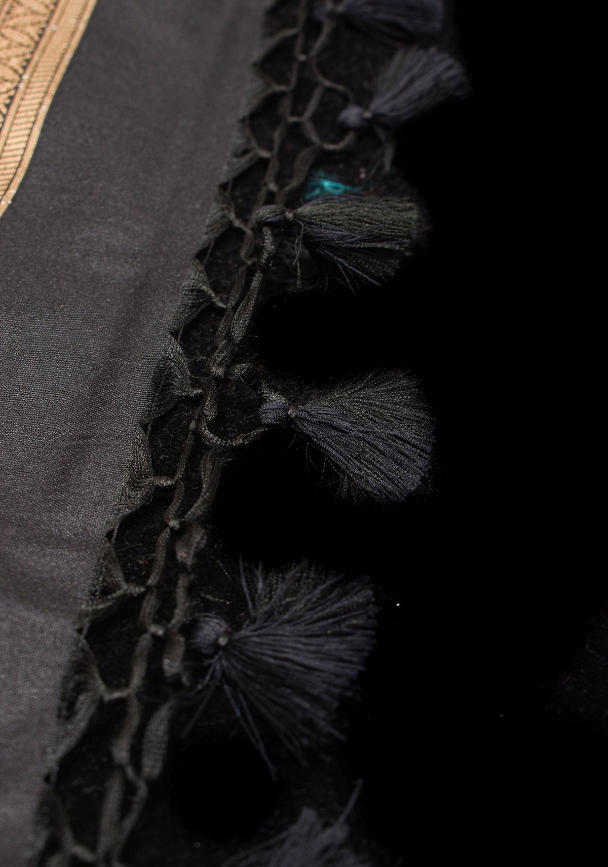 Black tone Exquisite Meenakari Zari Buttas Semi Silk Saree with Skirt zari border and pallu