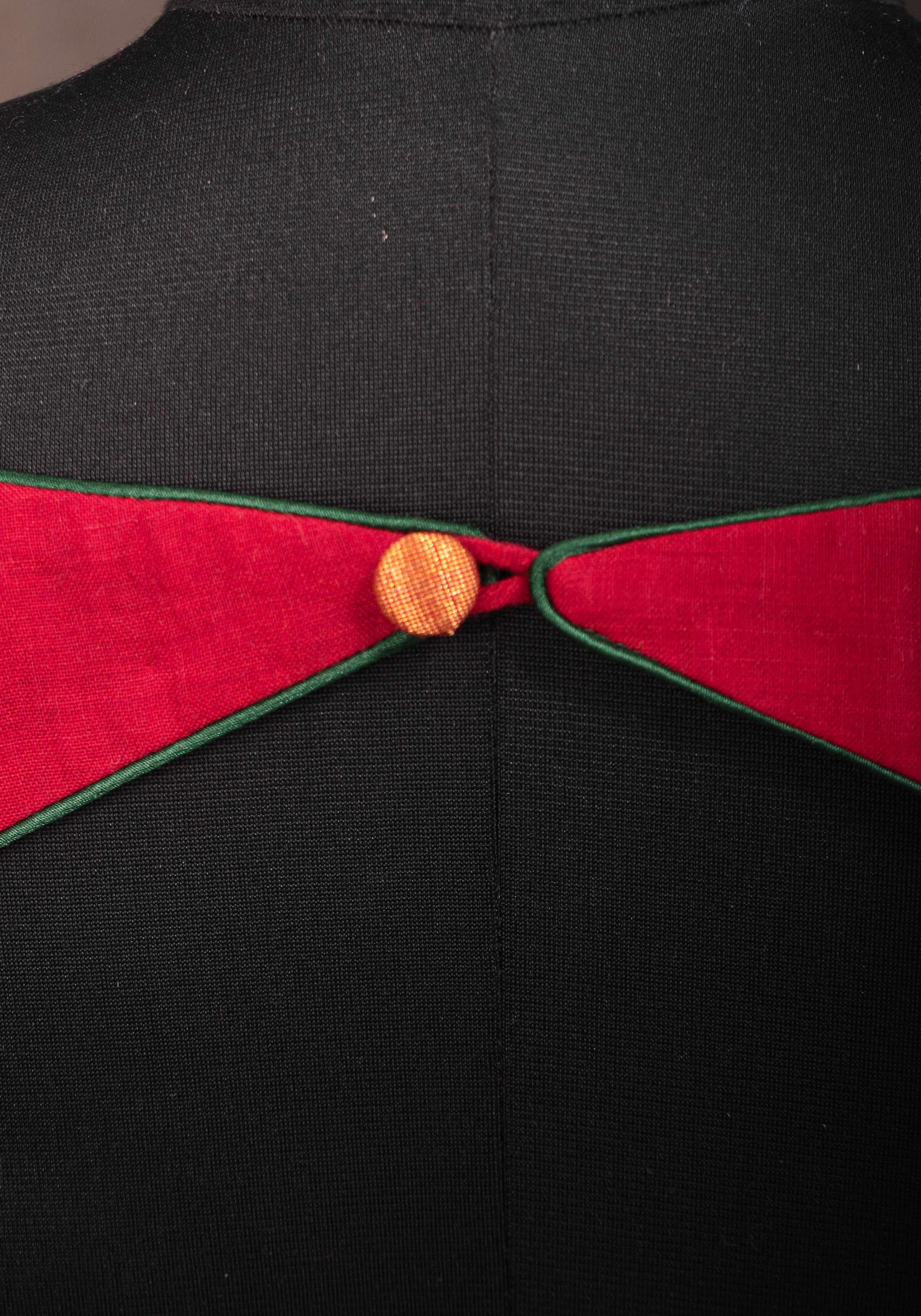 Maroon Narayanpet cotton boatneck blouse with oval cutout and tieback design | Shobitam