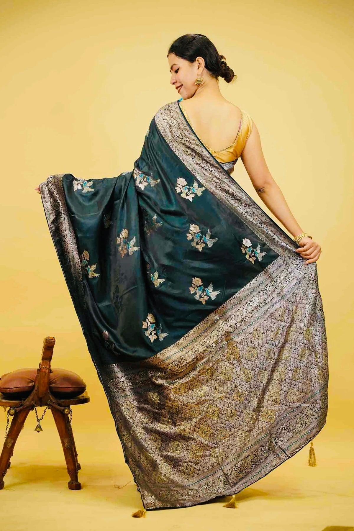 Antique Zari woven border with Pakshi Weave Banarasi prestitched saree