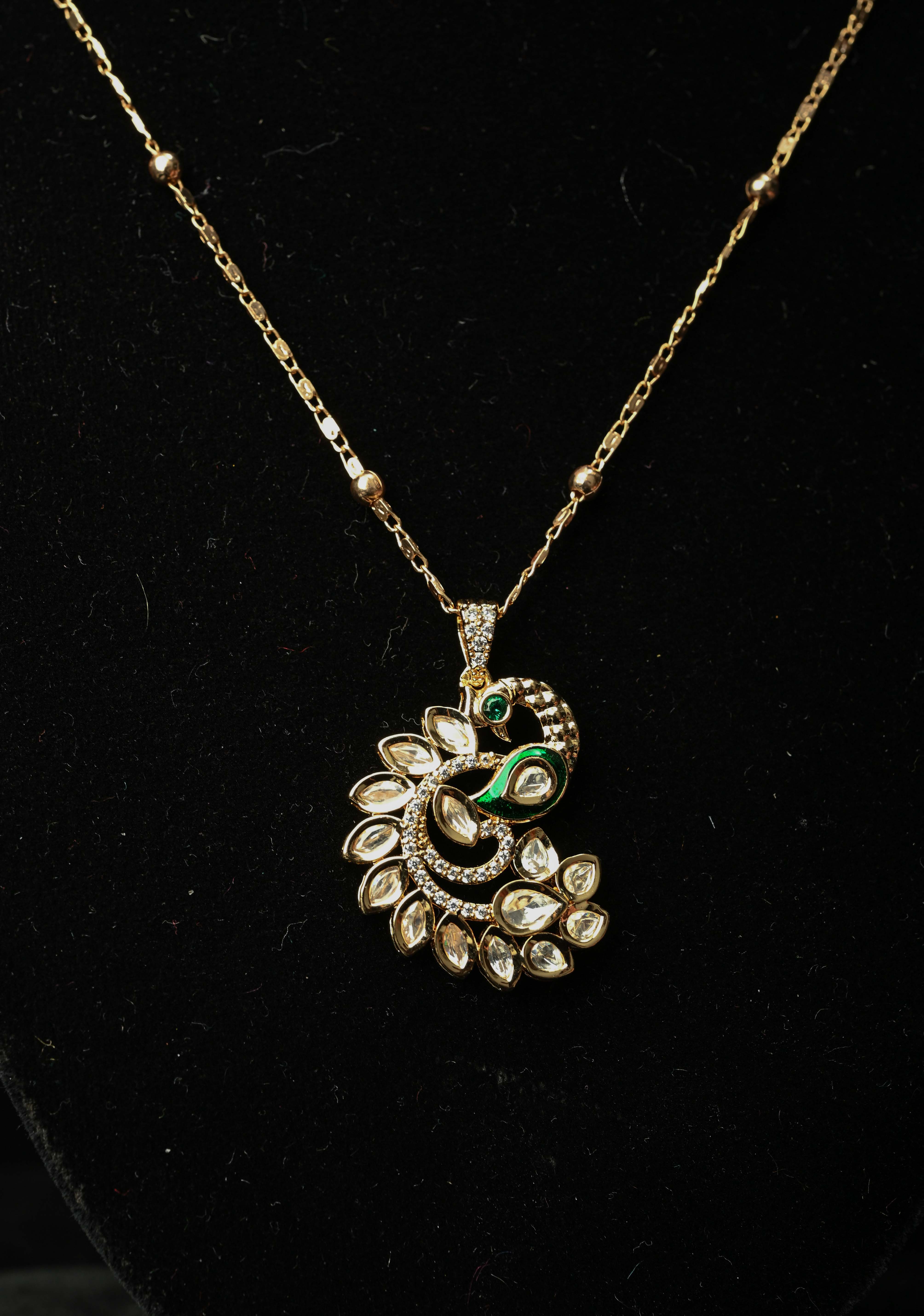 Regal Mor Pendant Set | Shobitam