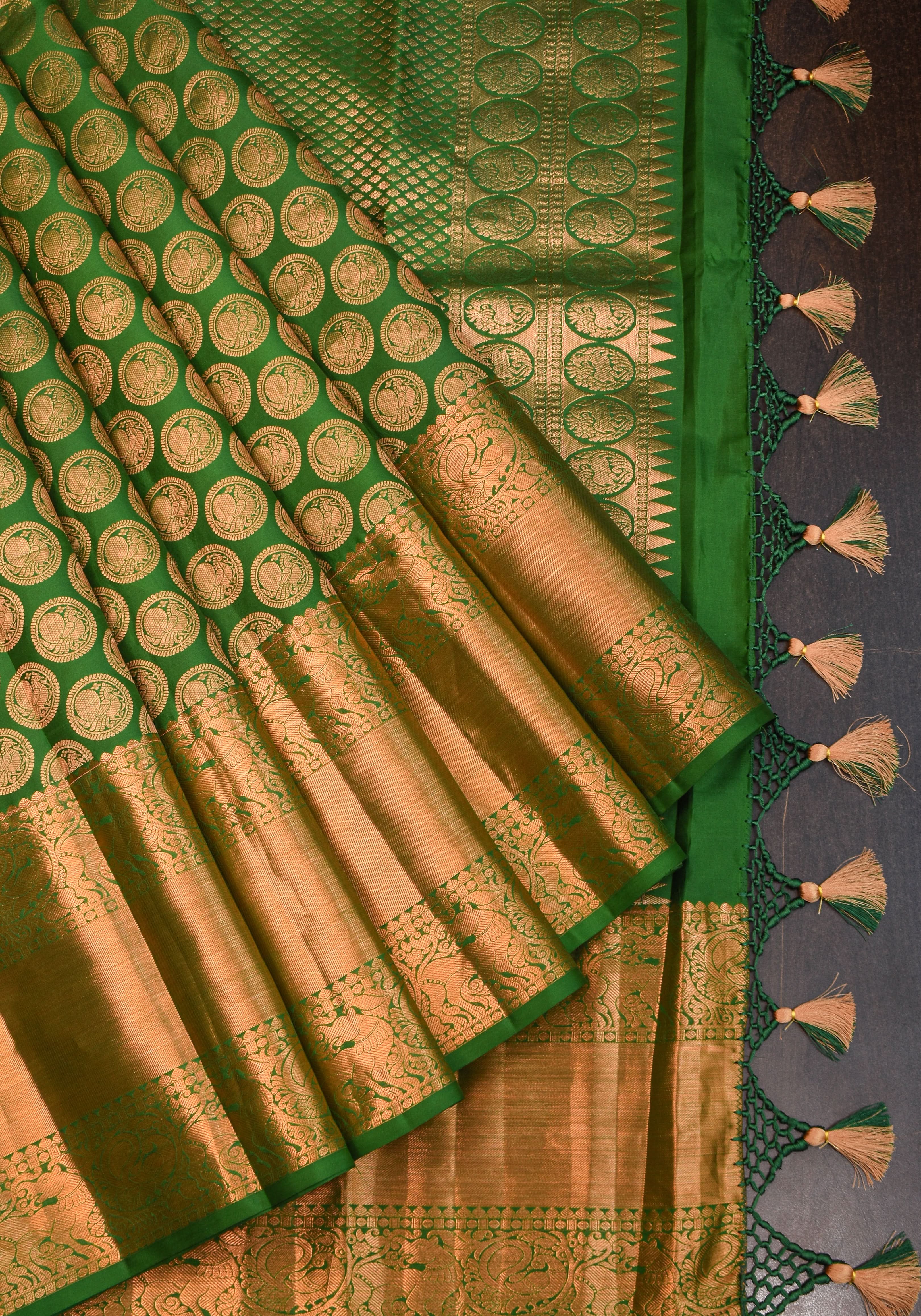 Exquisite Celebrity Grand Brocade Kanjivaram Pure Silk Saree in Leaf Green with Intricate Pallu and Zari | SILK MARK CERTIFIED