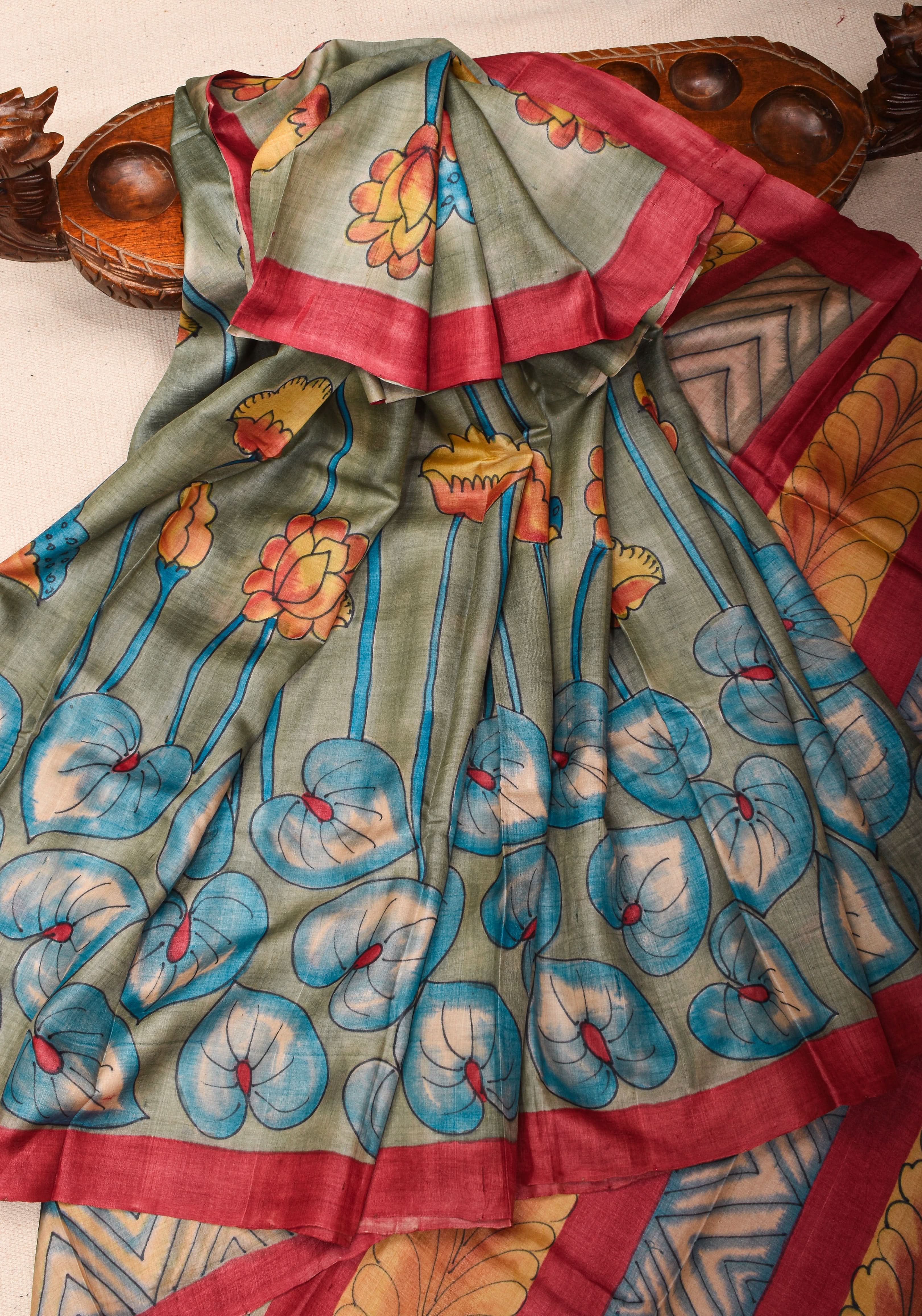 Lightweight Tussar Silk Saree in Gray with Floral Digital Print | SILK MARK CERTIFIED | Shobitam