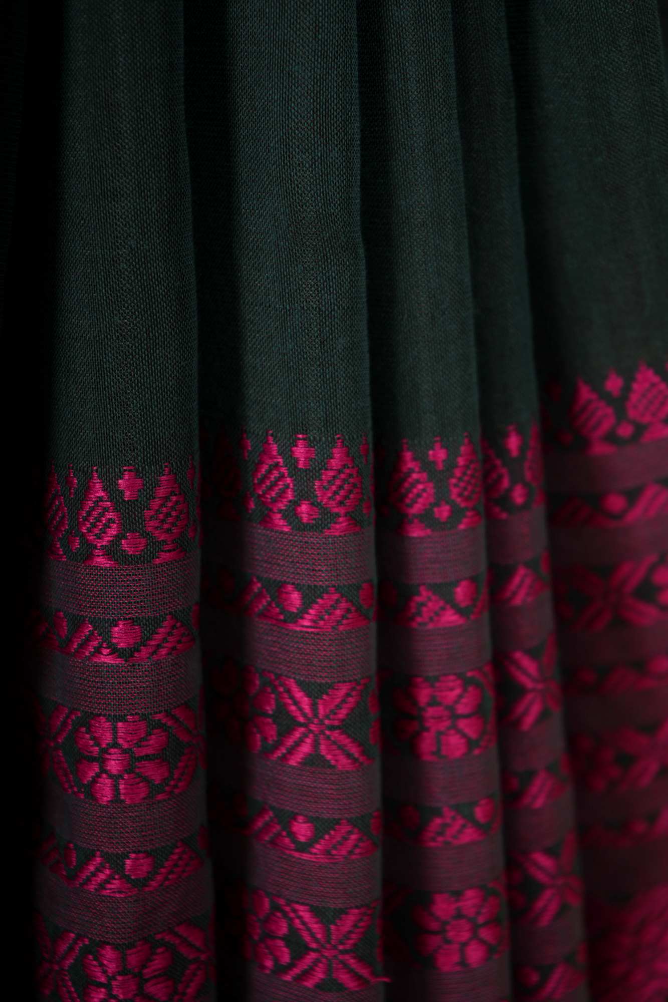 Cotton Green With Contrast Pink Begampuri Woven Ready To Wear Saree