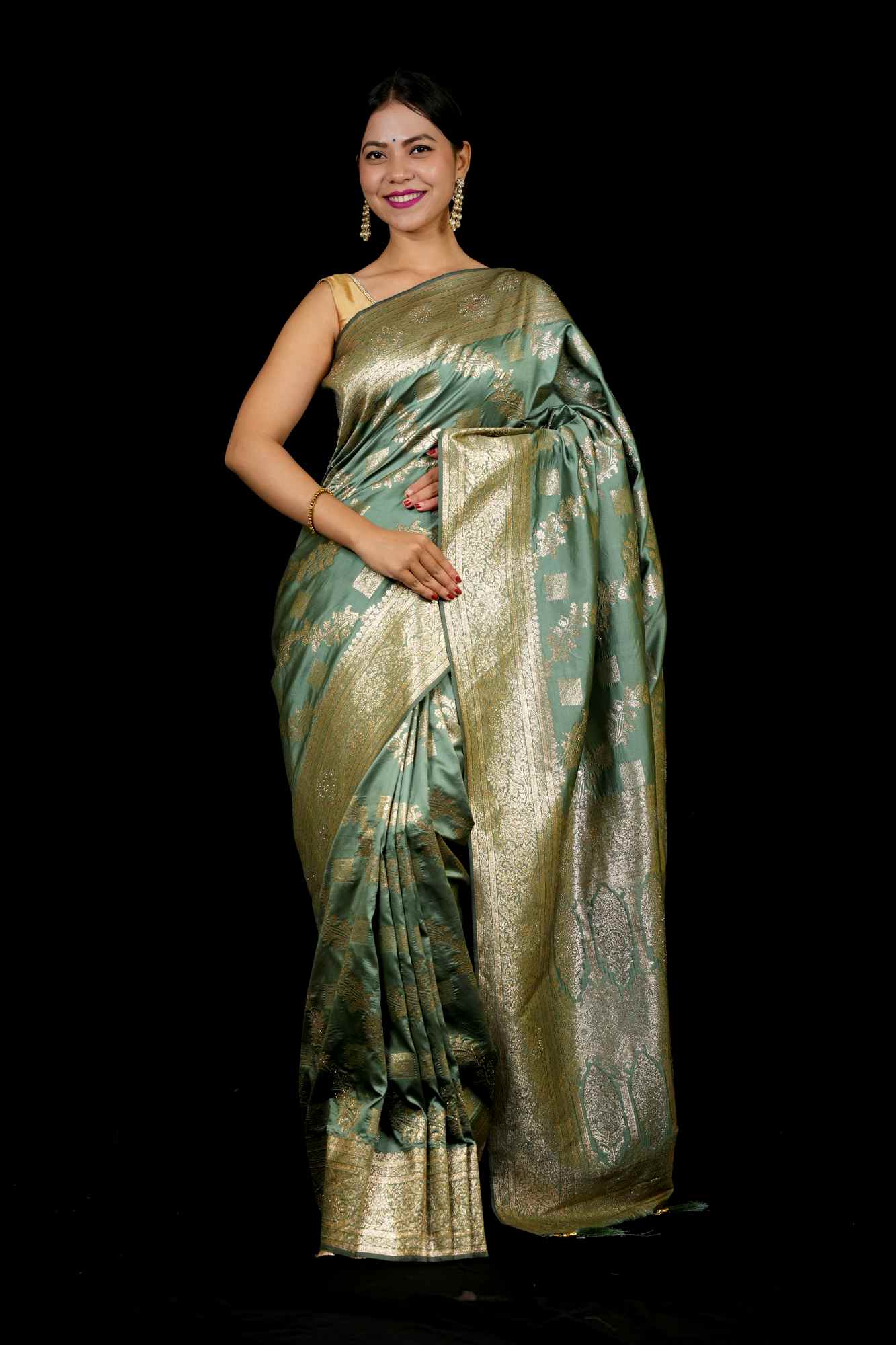 Banarasi Jaal Weaving Dense ornate pallu prestitched saree