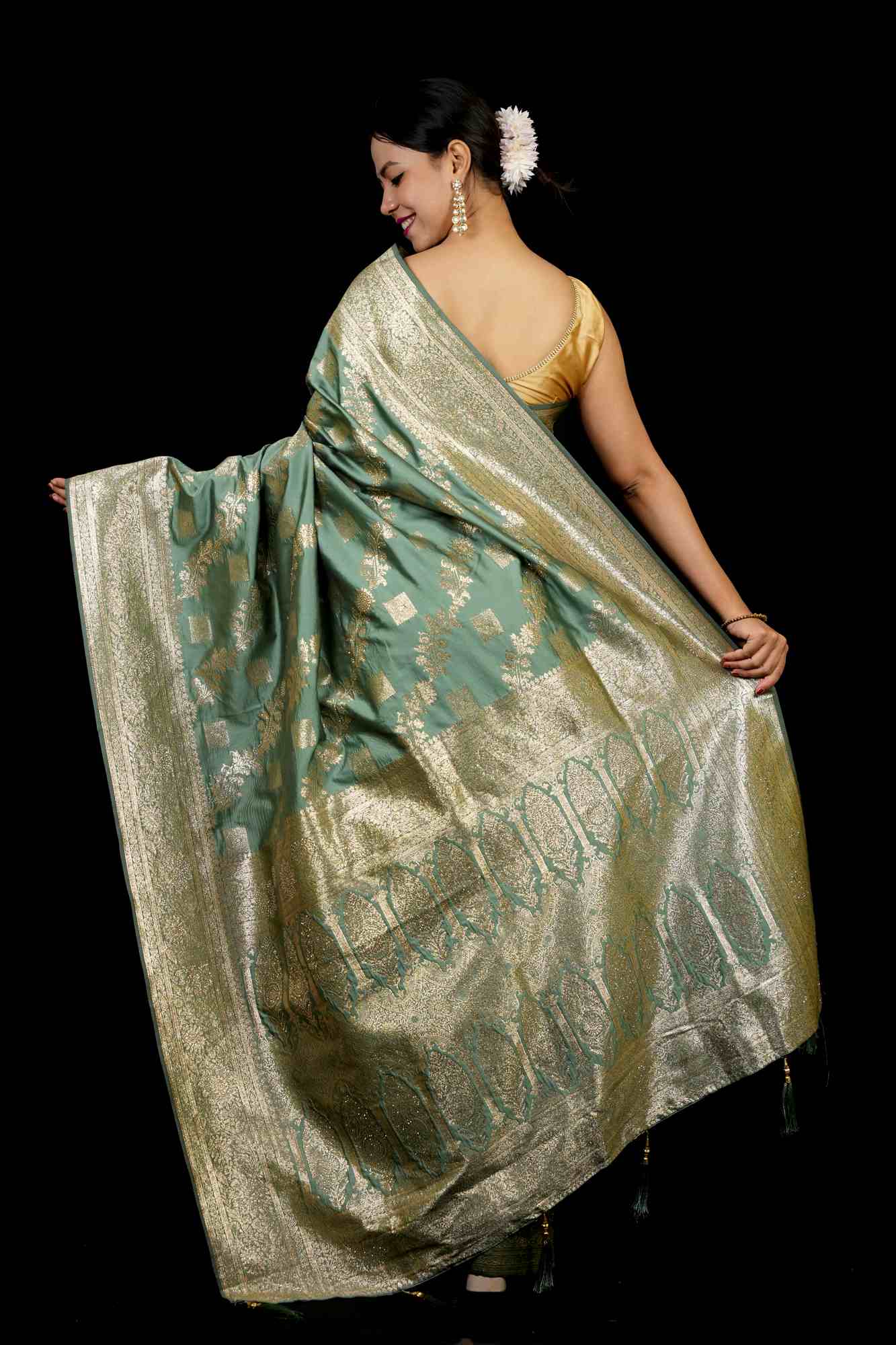 Banarasi Jaal Weaving Dense ornate pallu prestitched saree