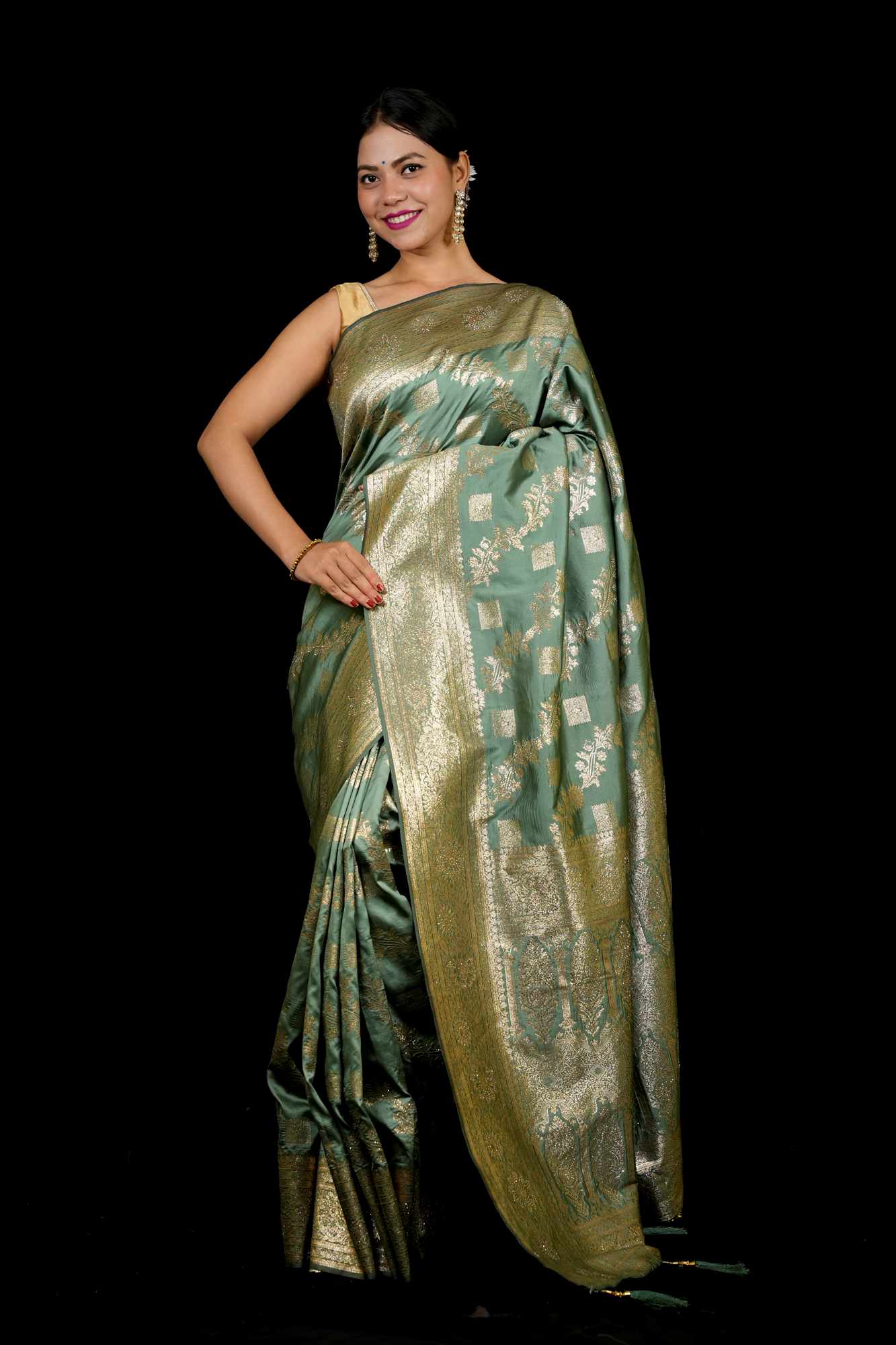 Banarasi Jaal Weaving Dense ornate pallu prestitched saree