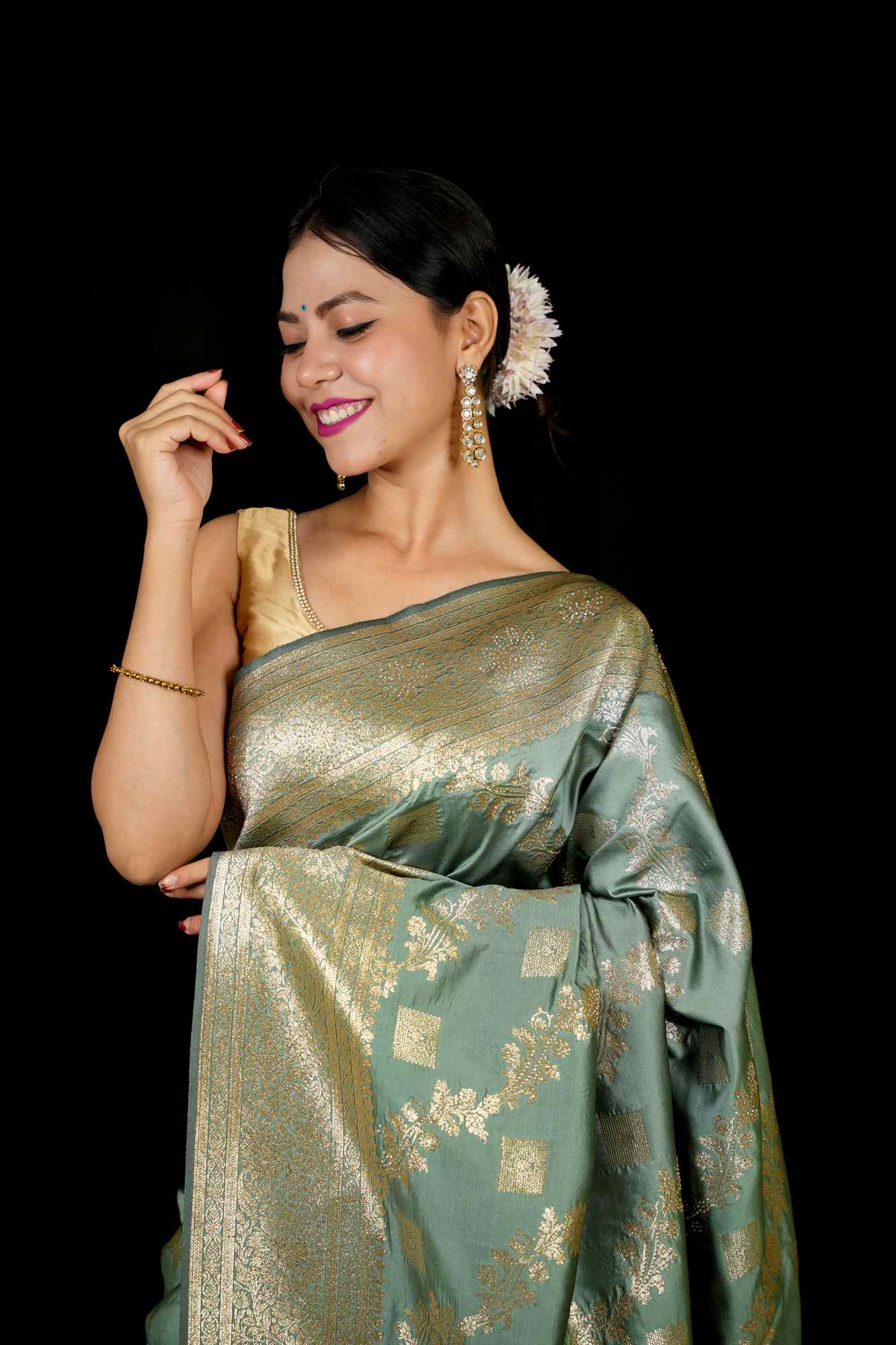 Banarasi Jaal Weaving Dense ornate pallu prestitched saree