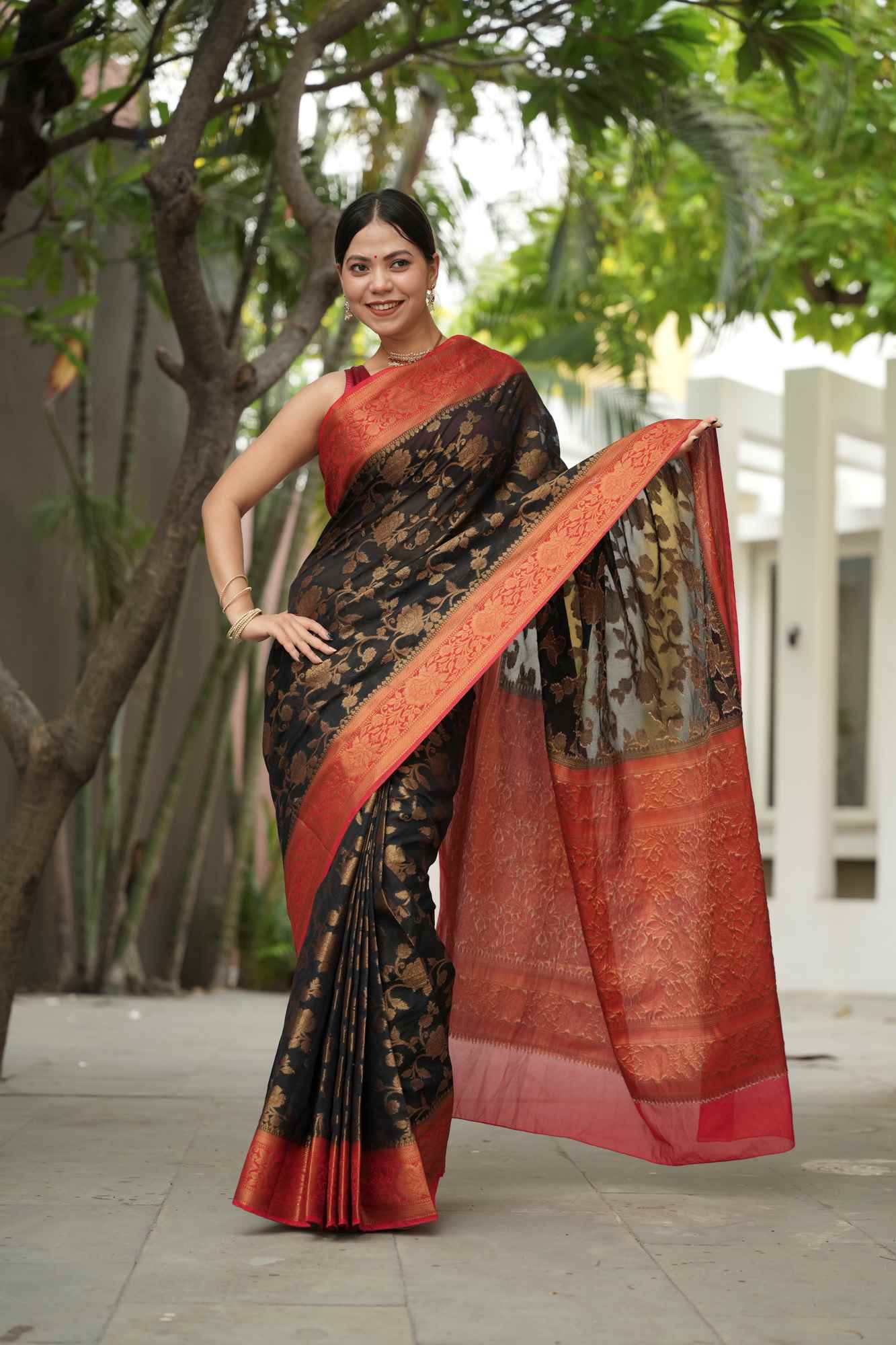 Jaal woven Banarasi Georgette Silk with Contrast Zari Border & Palla Wrap in 1 Minute Saree