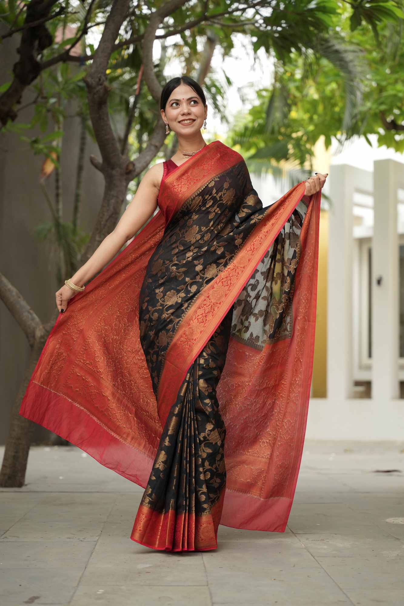 Jaal woven Banarasi Georgette Silk with Contrast Zari Border & Palla Wrap in 1 Minute Saree
