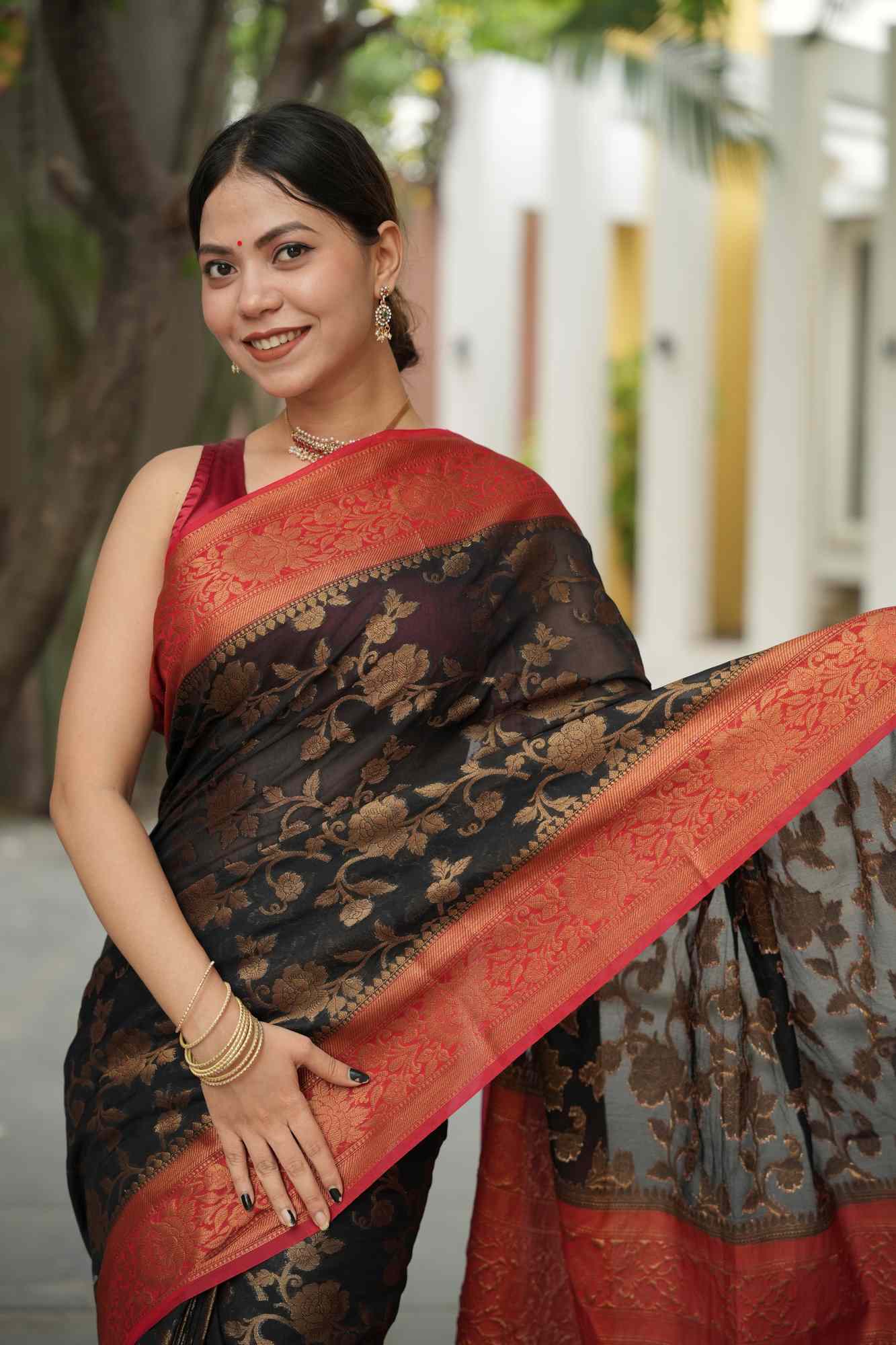 Jaal woven Banarasi Georgette Silk with Contrast Zari Border & Palla Wrap in 1 Minute Saree