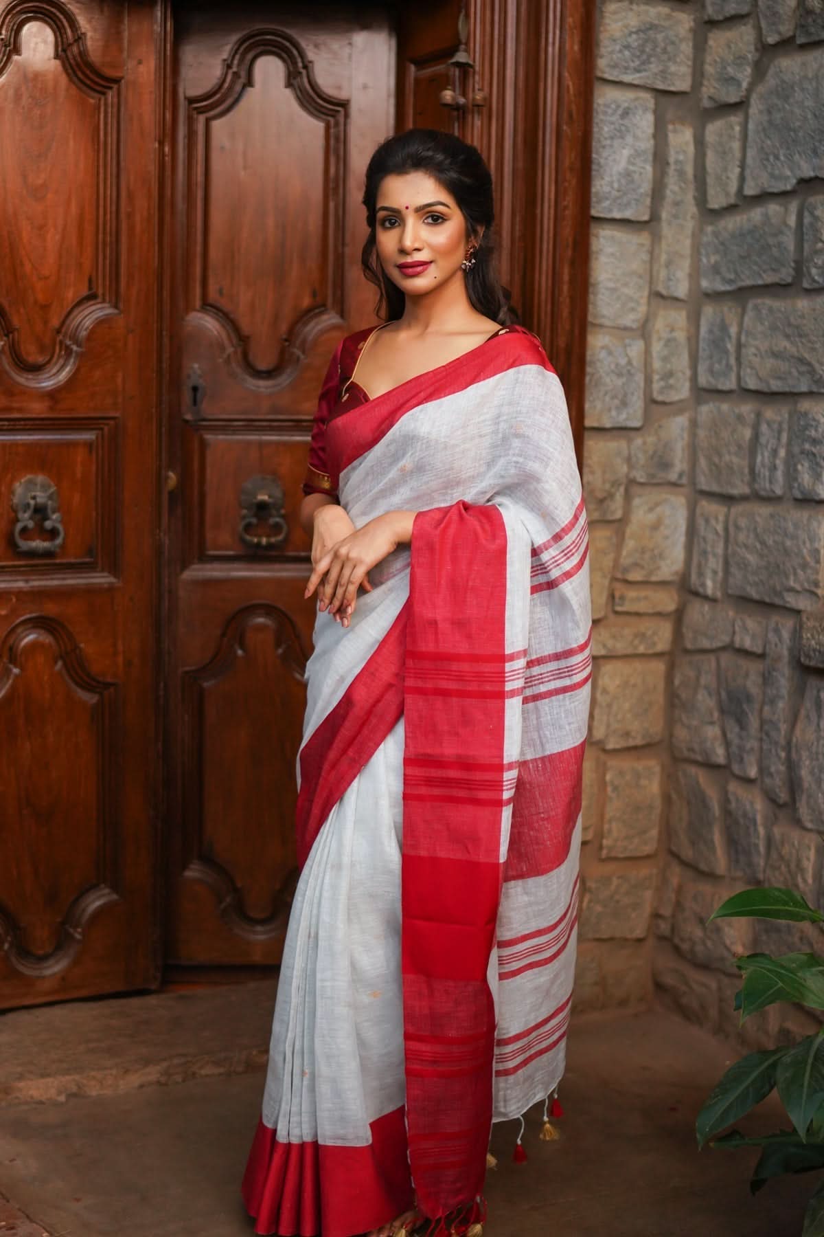 Off White and Red Linen by Linen Saree with thread Buttas | Shobitam