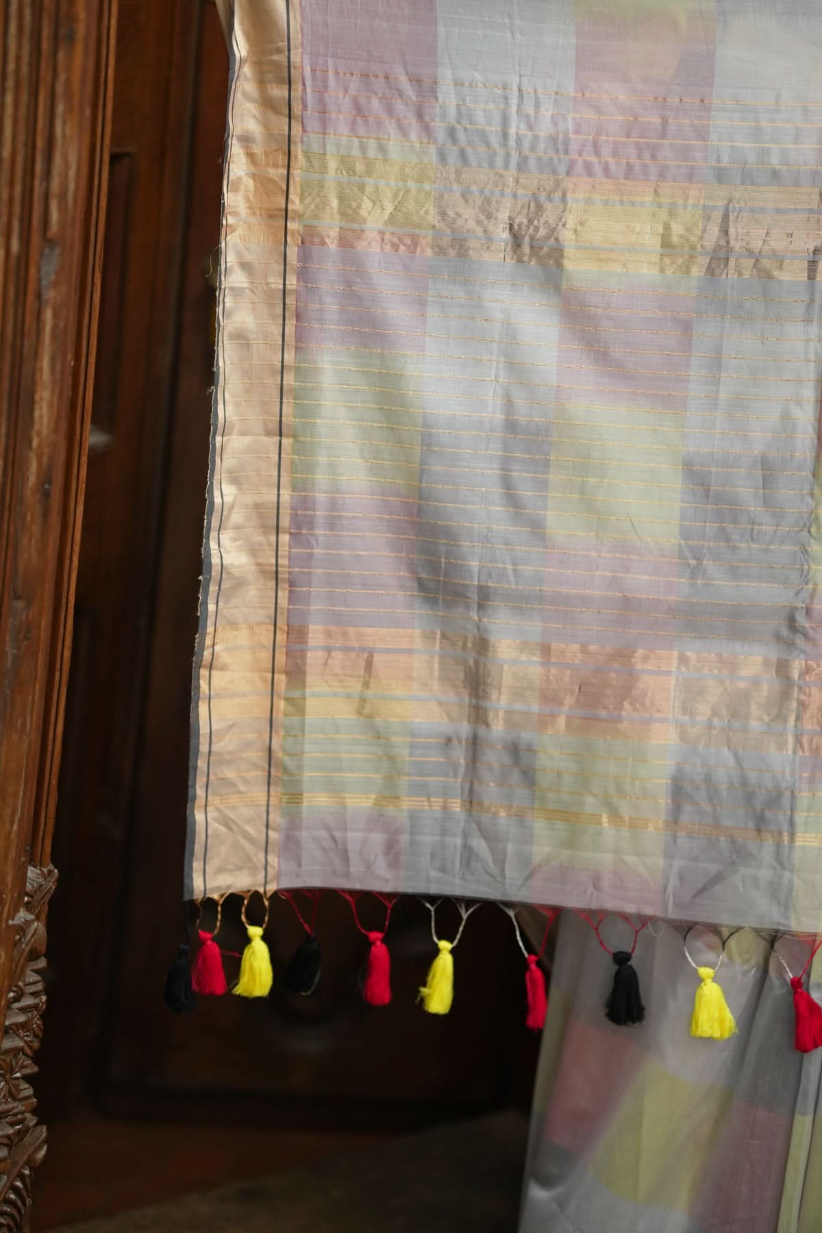 Handwoven Maheshwari Silk Cotton Saree in Grey with Ombre weave and long handmade tassels | Shobitam