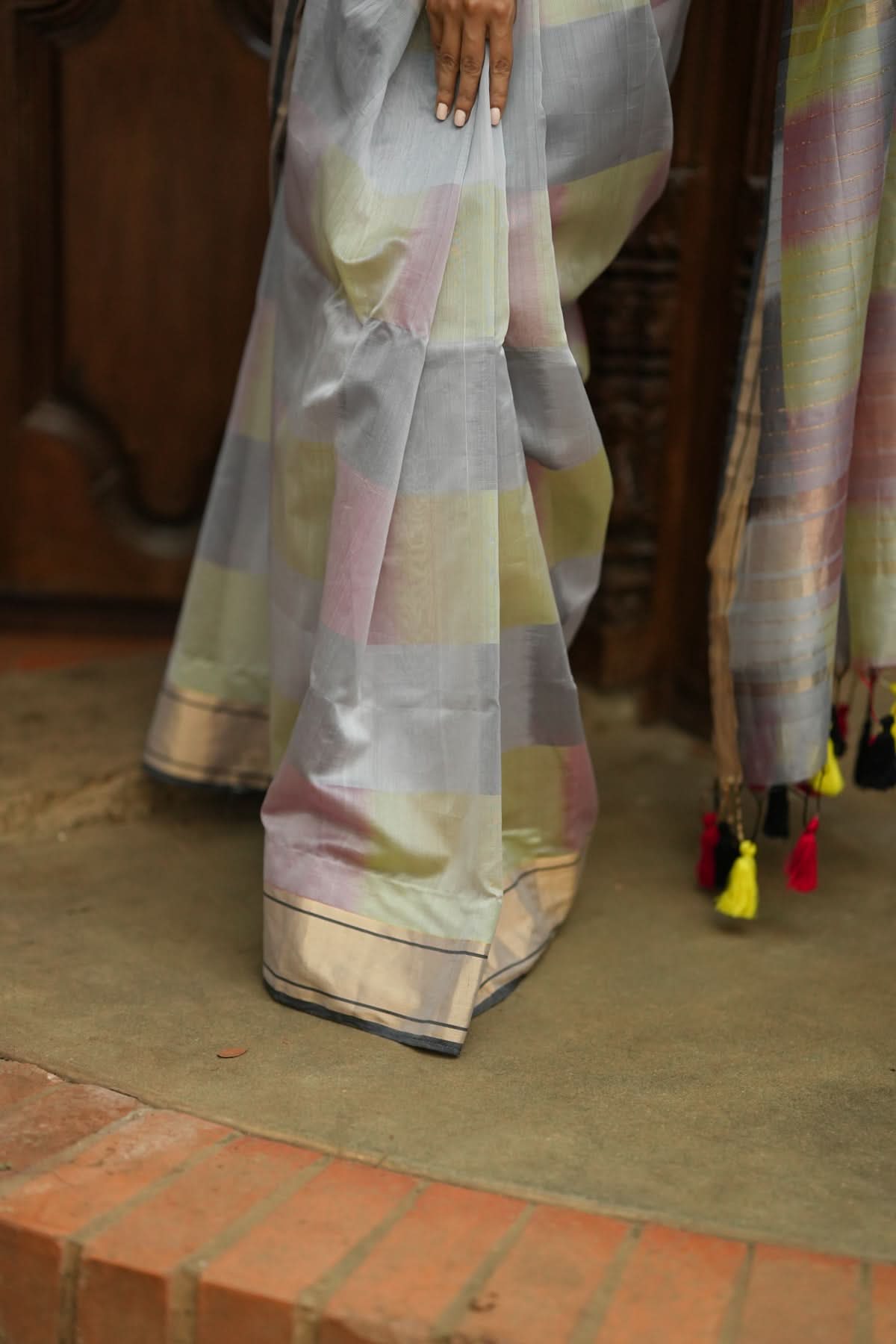 Handwoven Maheshwari Silk Cotton Saree in Grey with Ombre weave and long handmade tassels | Shobitam