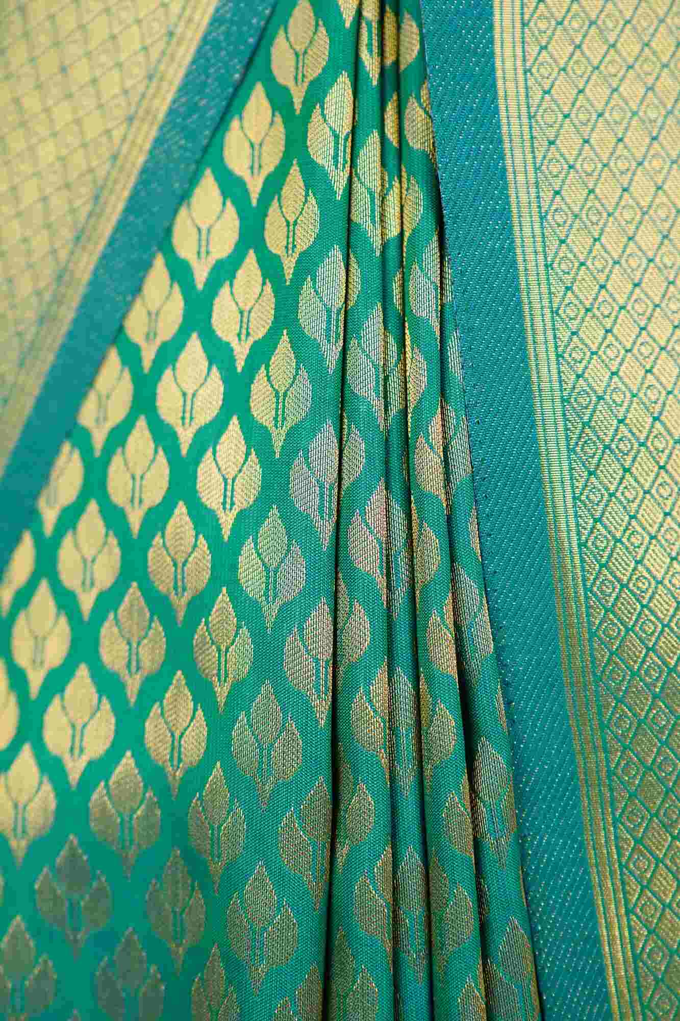 Ready To Wear Dhoop Chaanv Zari Woven Kanchipuram Motif Wrap in 1 minute saree With Readymade Blouse - Isadora Life Online Shopping Store