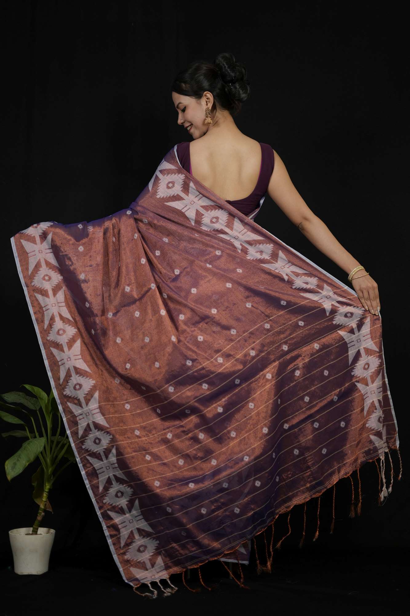 Exquisite Traditional Pure Tissue Jamdani with Handloom Weaving Wrap in 1 Minute Saree