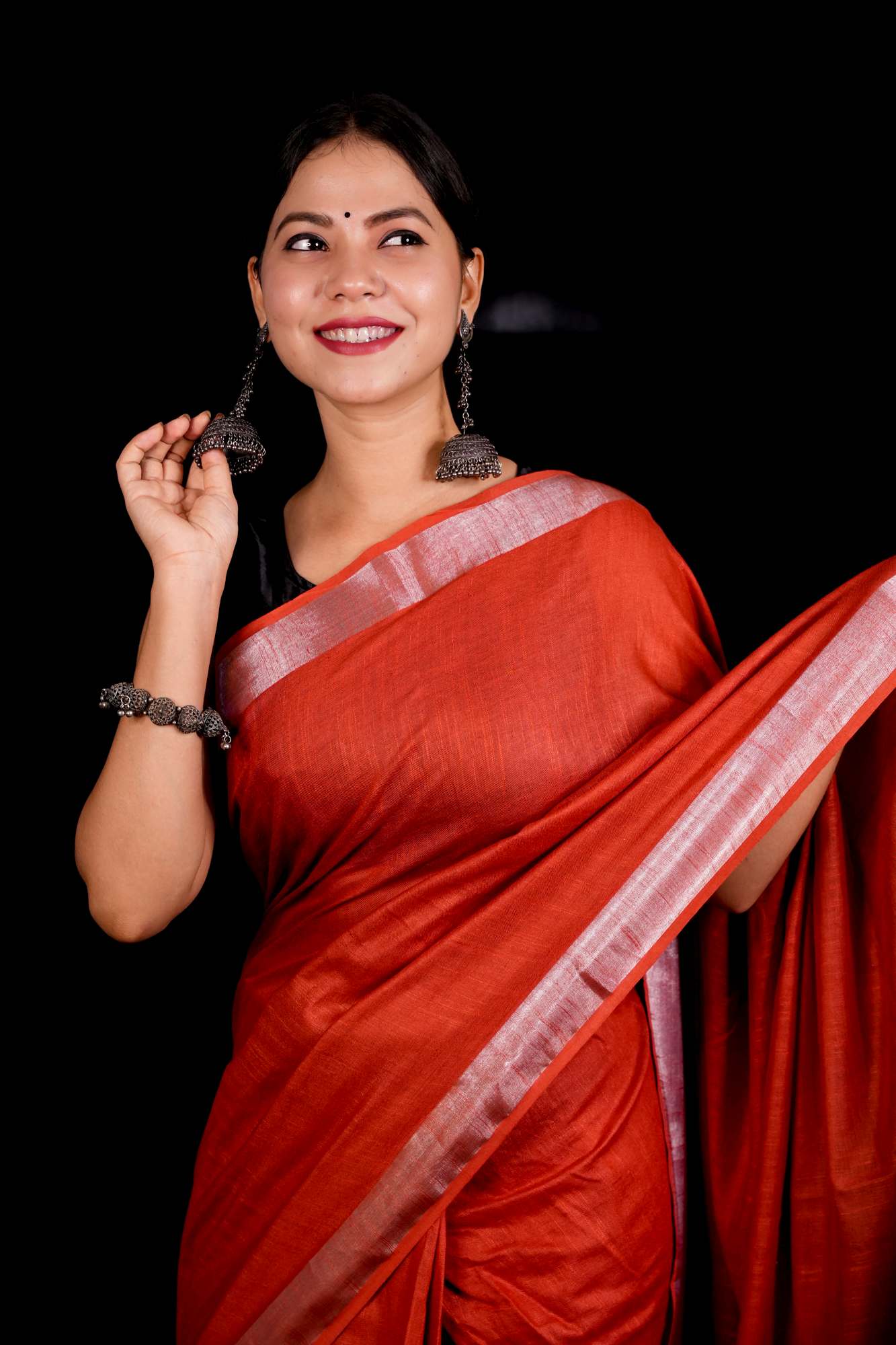 Gajari linen prestitched saree