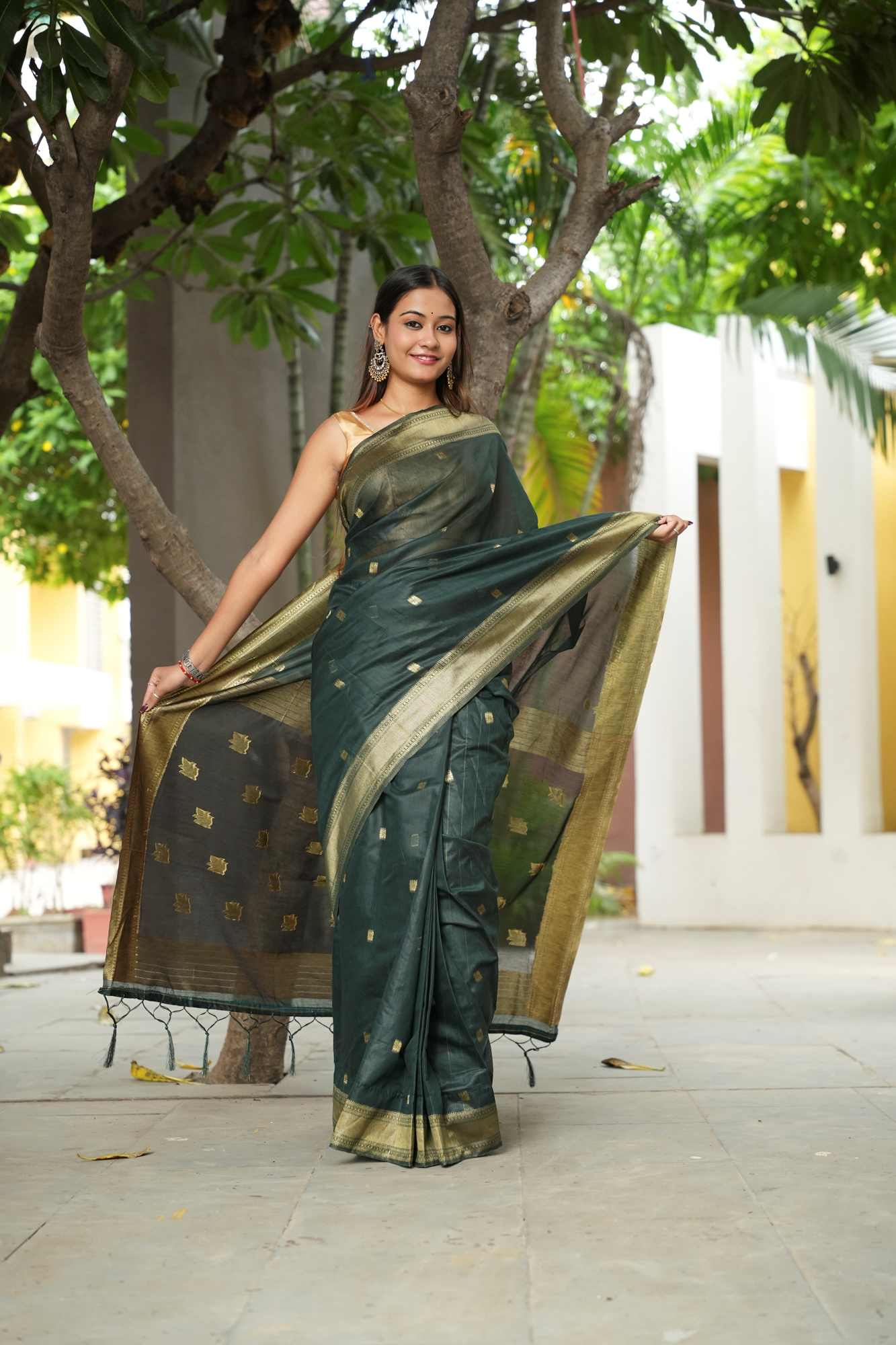 Green Soft Cotton with Black Pallu & Zari Accents Ready To Wear Saree