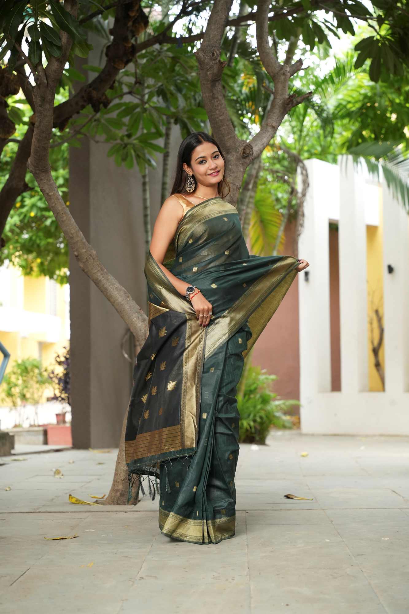 Green Soft Cotton with Black Pallu & Zari Accents Ready To Wear Saree