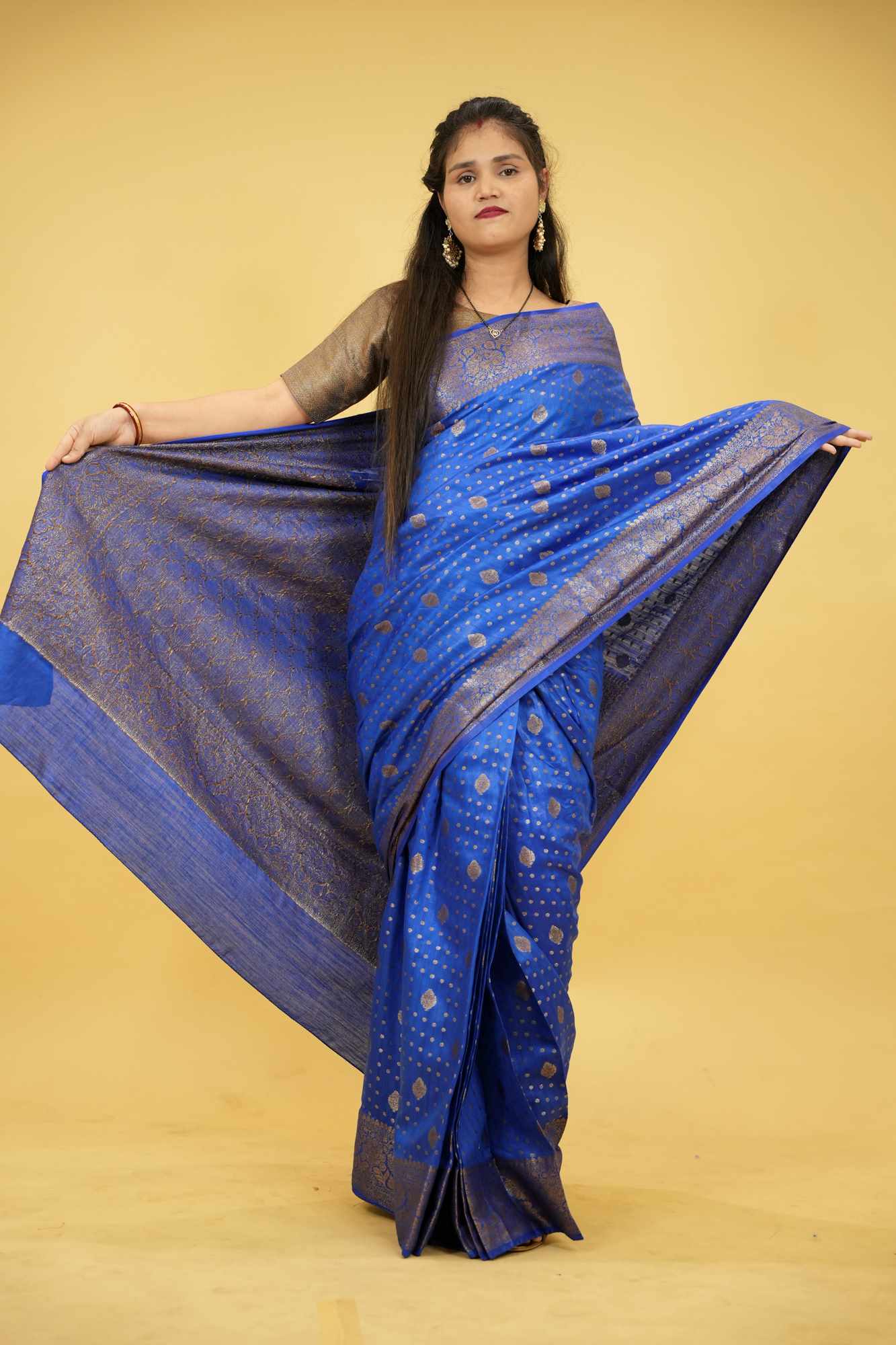 Pure Munga Tussar Silk with Meenakari Butta & Banarasi Bordered 1 Minute Saree