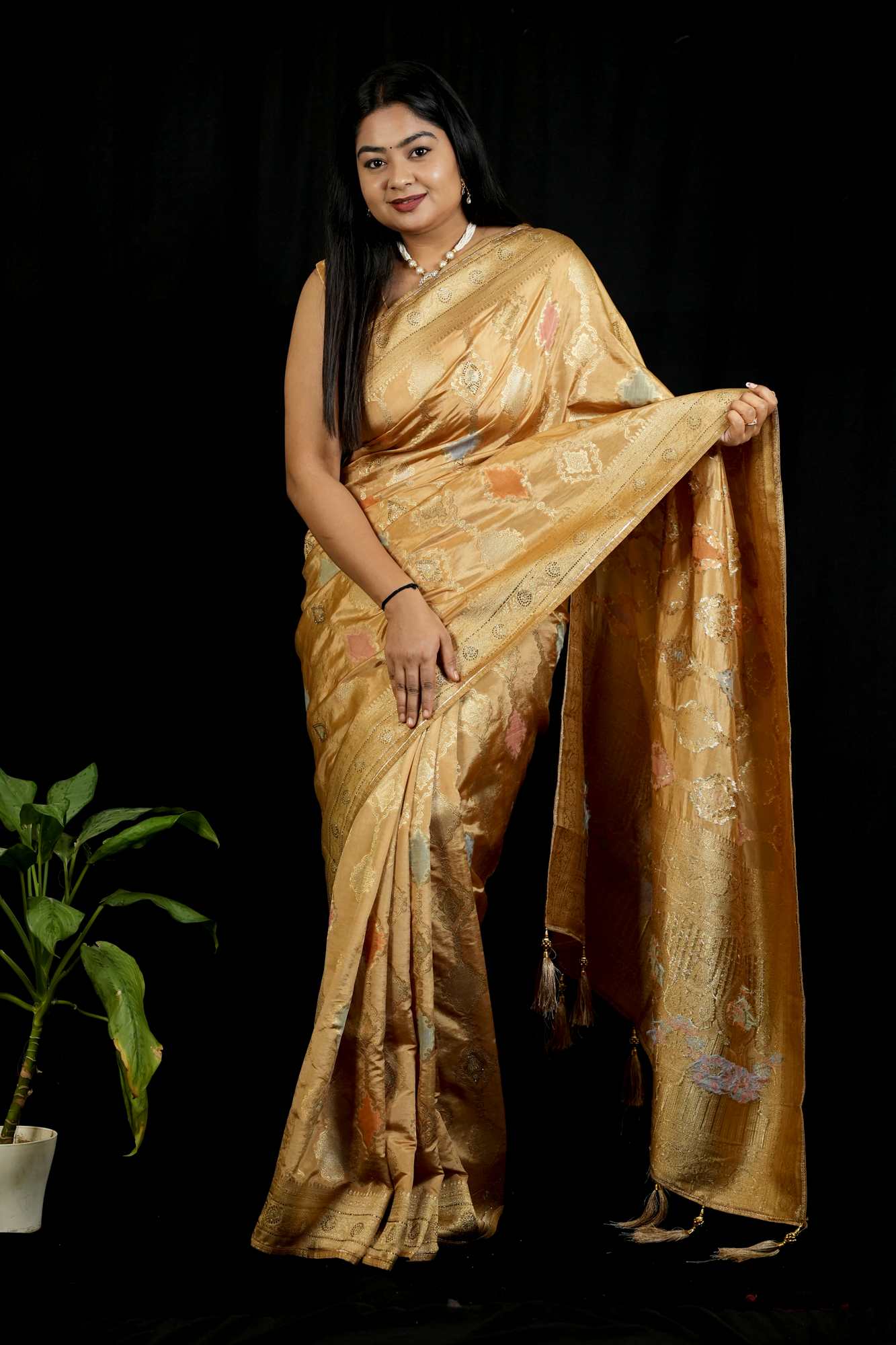 Kanjivaram Golden Zari Work Stone Embllished Pallu Wrap In One Minute saree