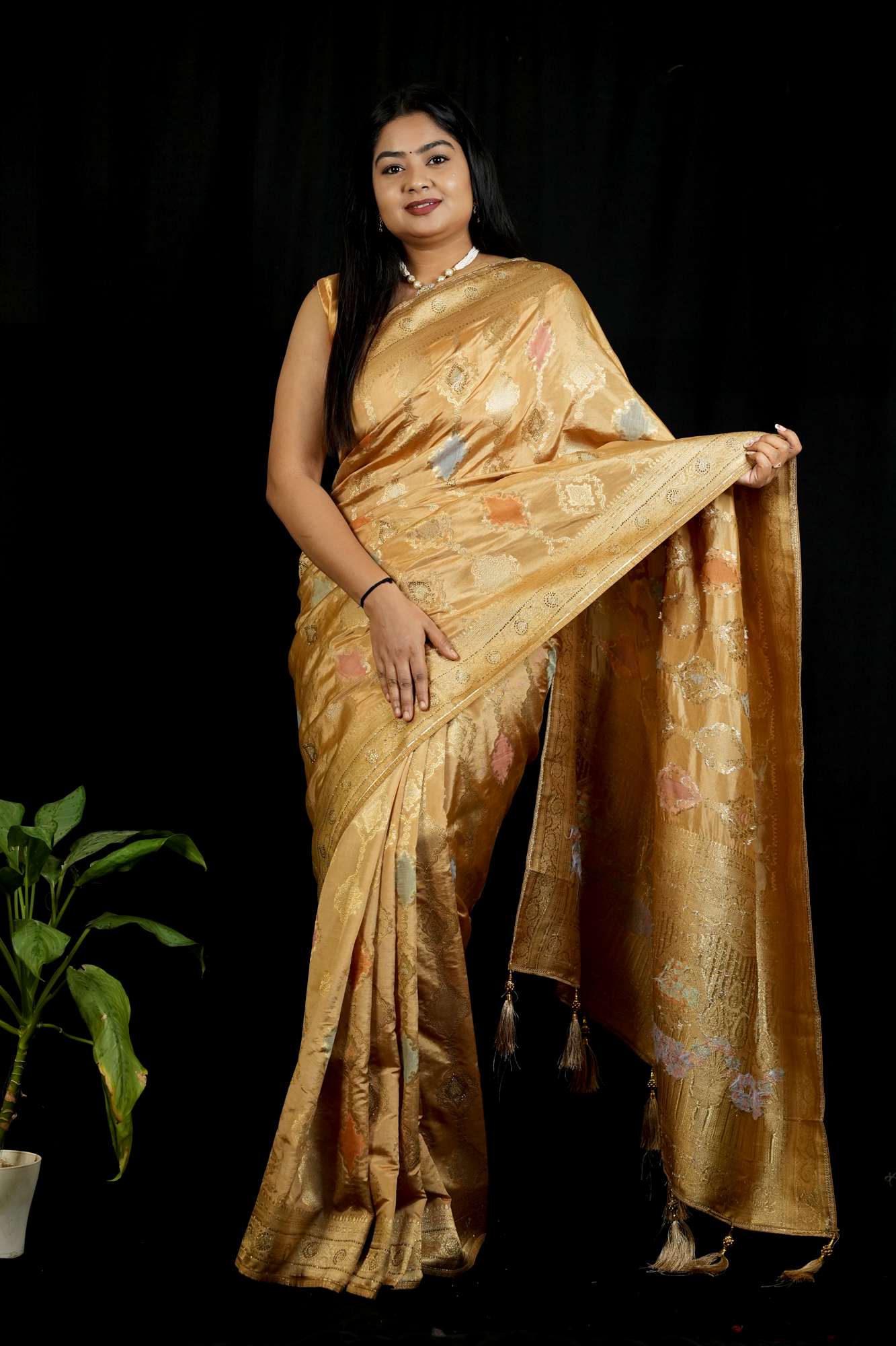 Kanjivaram Golden Zari Work Stone Embllished Pallu Wrap In One Minute saree