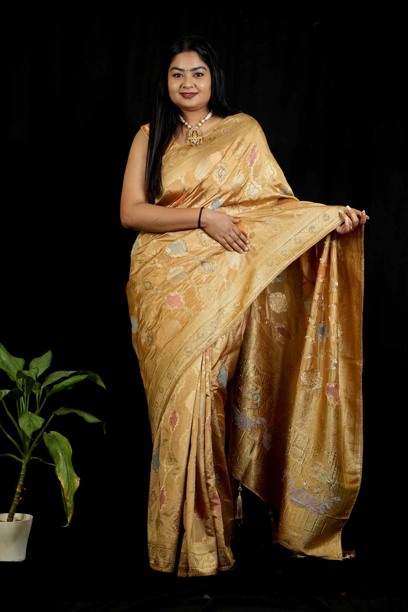 Kanjivaram Golden Zari Work Stone Embllished Pallu Wrap In One Minute saree