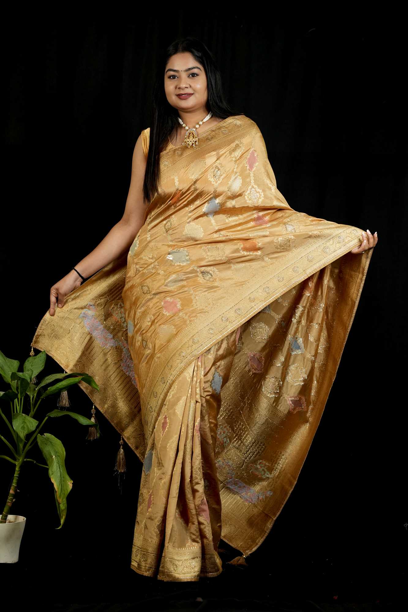 Kanjivaram Golden Zari Work Stone Embllished Pallu Wrap In One Minute saree