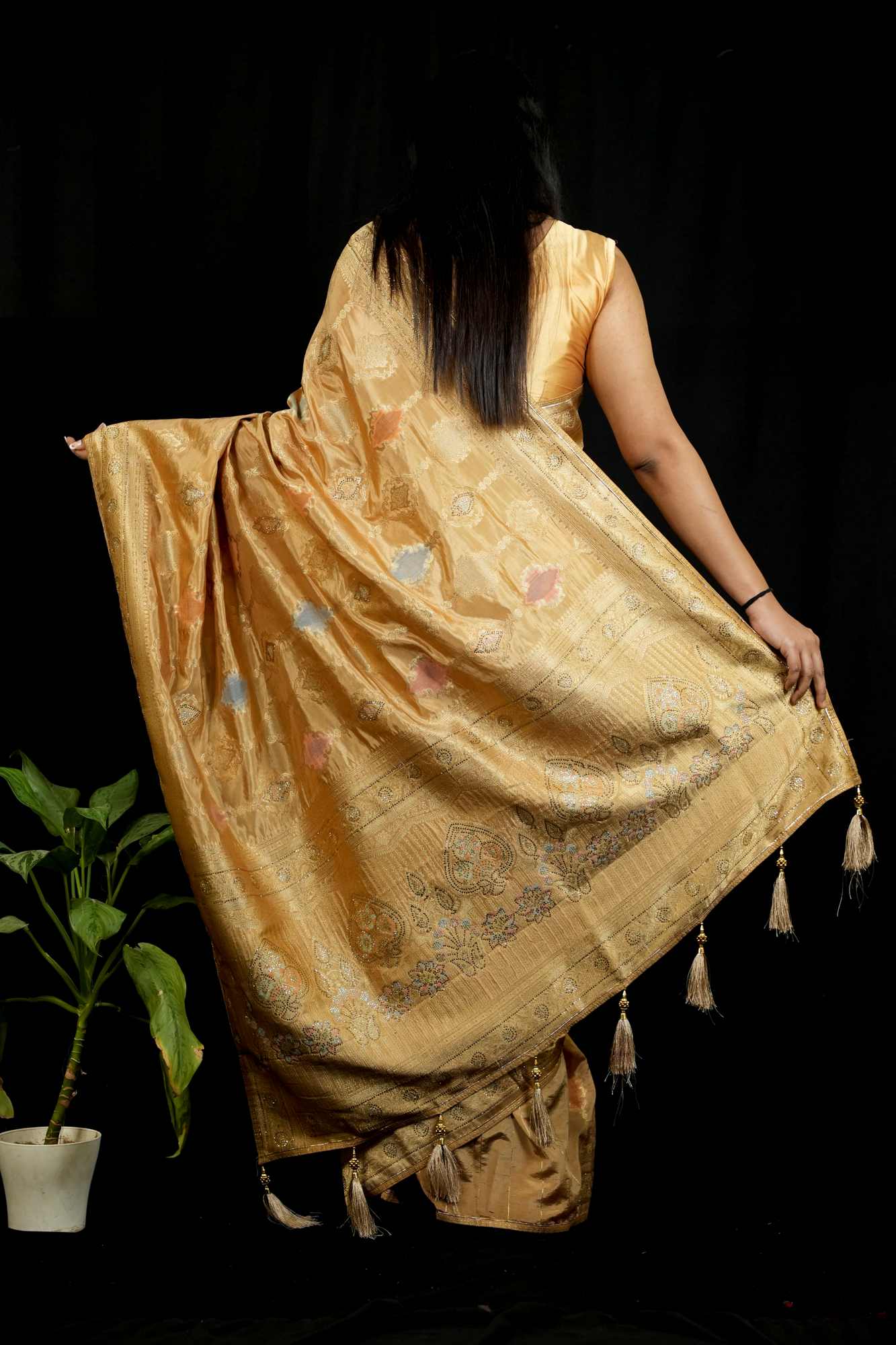Kanjivaram Golden Zari Work Stone Embllished Pallu Wrap In One Minute saree