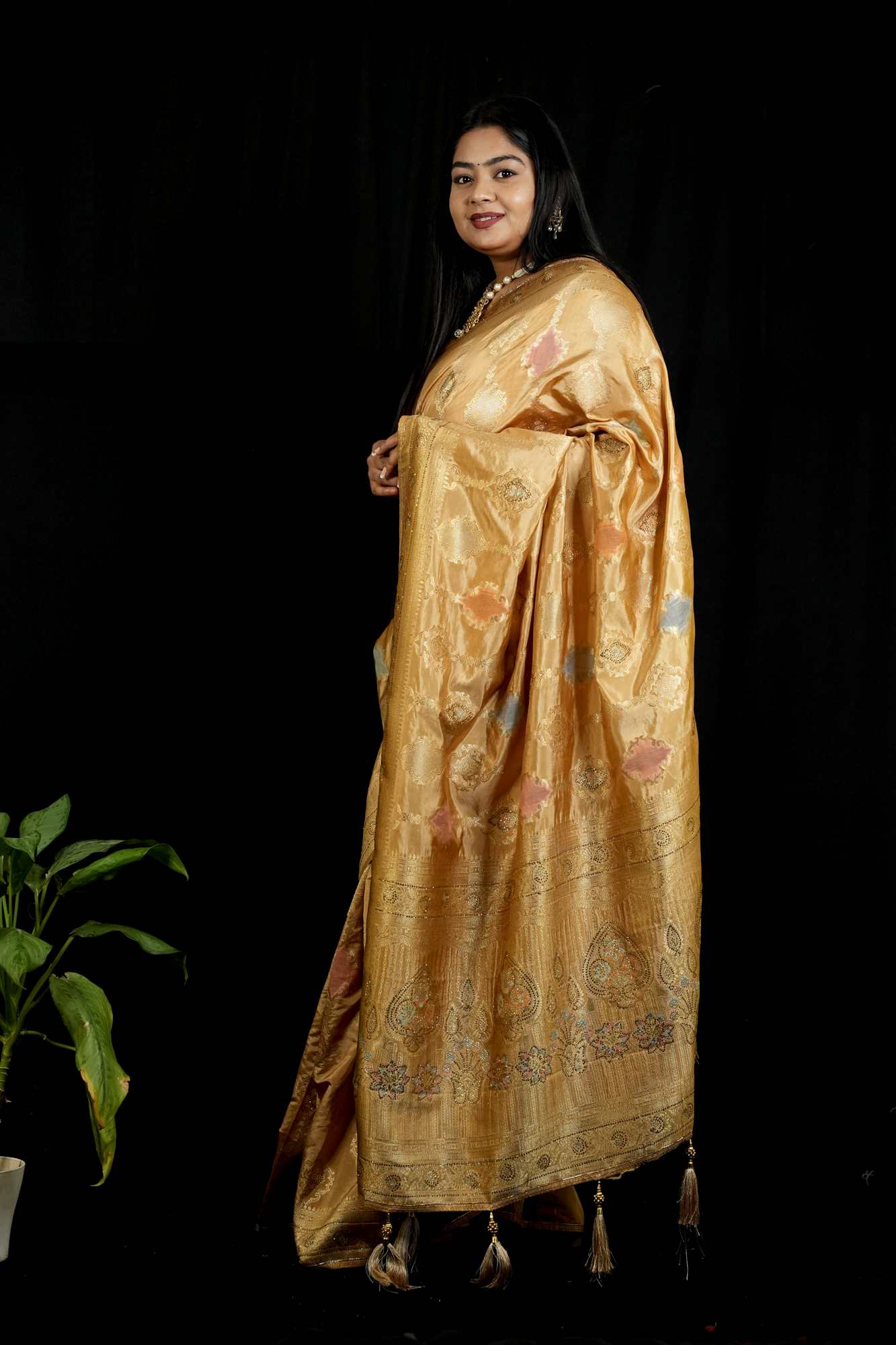 Kanjivaram Golden Zari Work Stone Embllished Pallu Wrap In One Minute saree