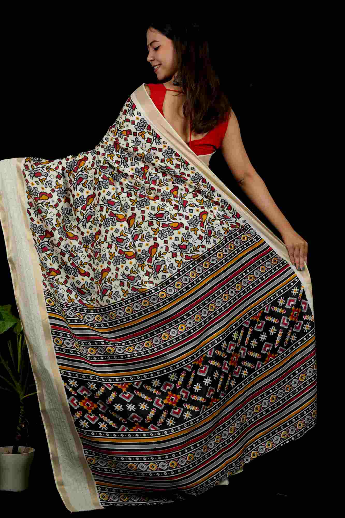 Bird-inspired Kalamkari design Dola Silk & jacquard weaving border 1 Minute Saree