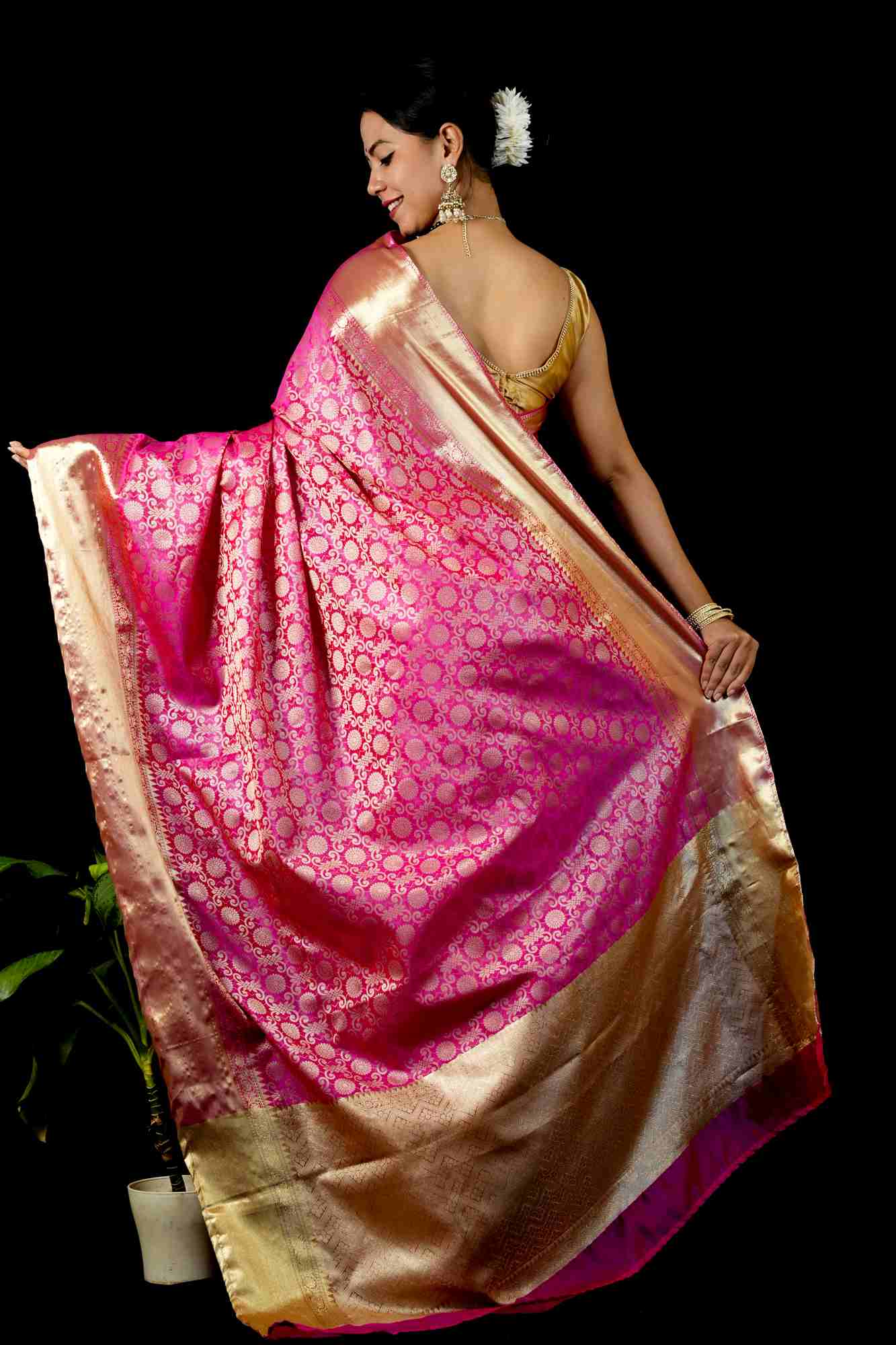 Shruti Hassan inspired Kanchi Pattu with Overall Golden Zari Jal work with pattu border Wrap in 1 minute Saree