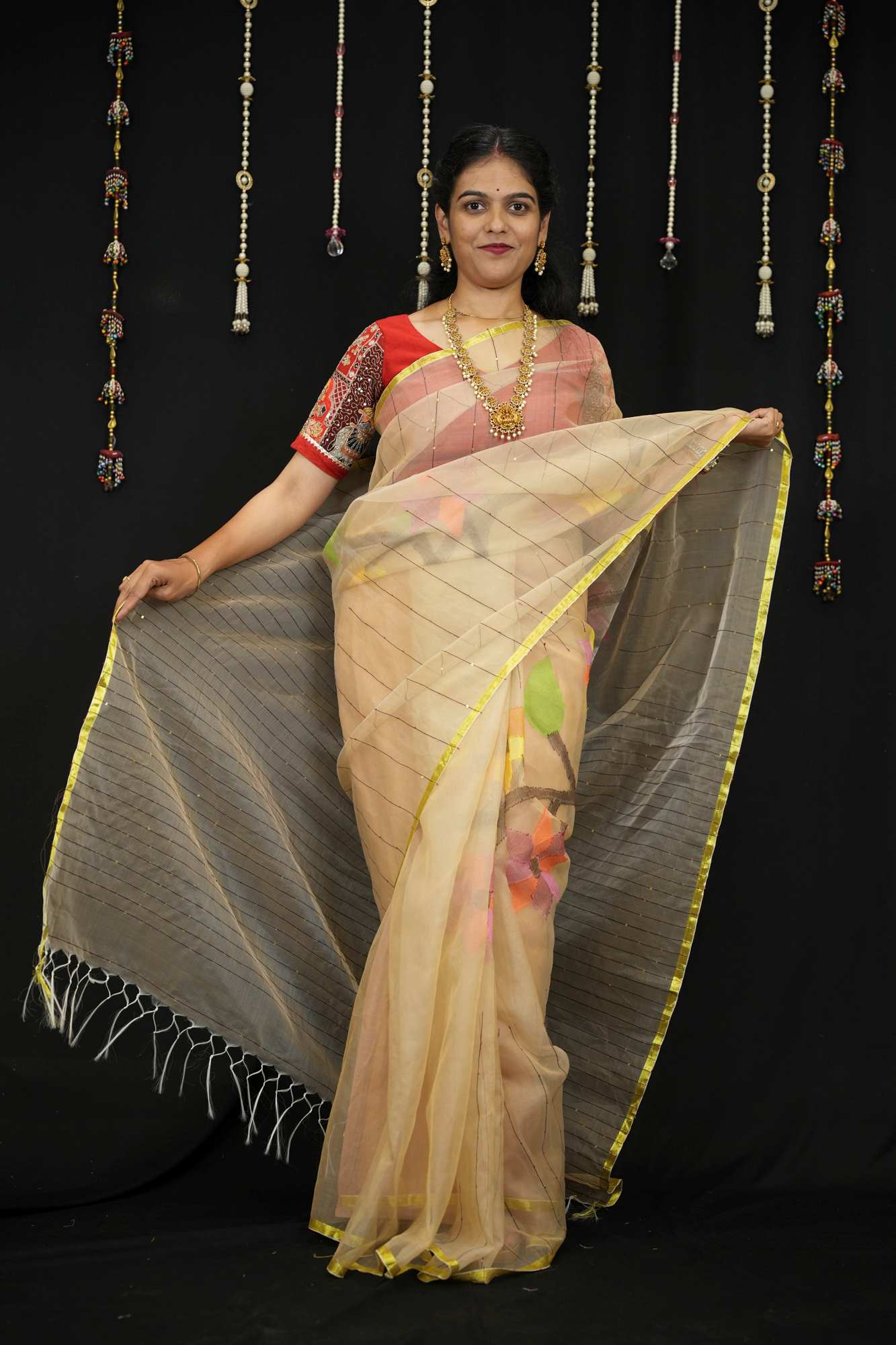 Elegant Pure Resham Silk Jamdani Handloom with Hand Woven , floral motifs & Golden Border Wrap in 1 minute Saree