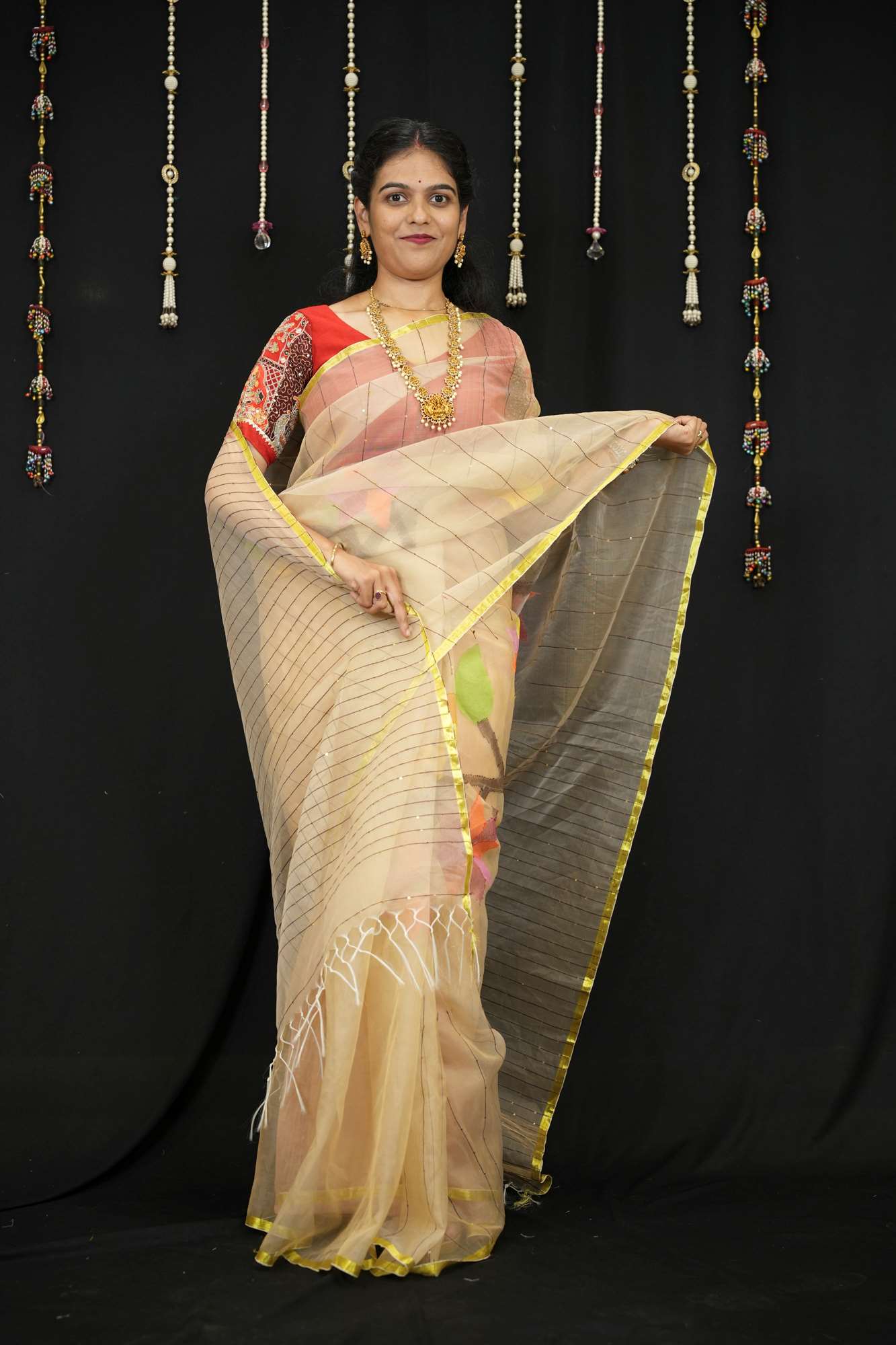 Elegant Pure Resham Silk Jamdani Handloom with Hand Woven , floral motifs & Golden Border Wrap in 1 minute Saree