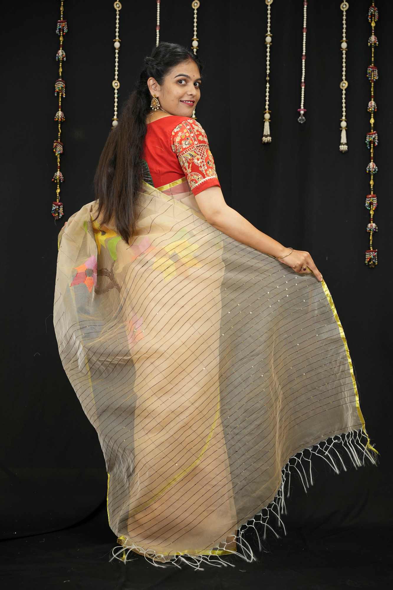 Elegant Pure Resham Silk Jamdani Handloom with Hand Woven , floral motifs & Golden Border Wrap in 1 minute Saree