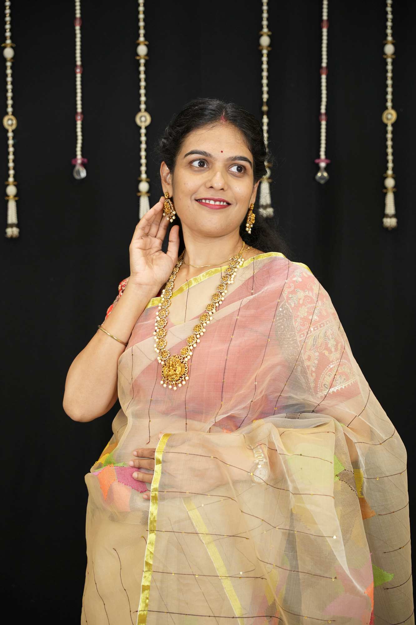 Elegant Pure Resham Silk Jamdani Handloom with Hand Woven , floral motifs & Golden Border Wrap in 1 minute Saree