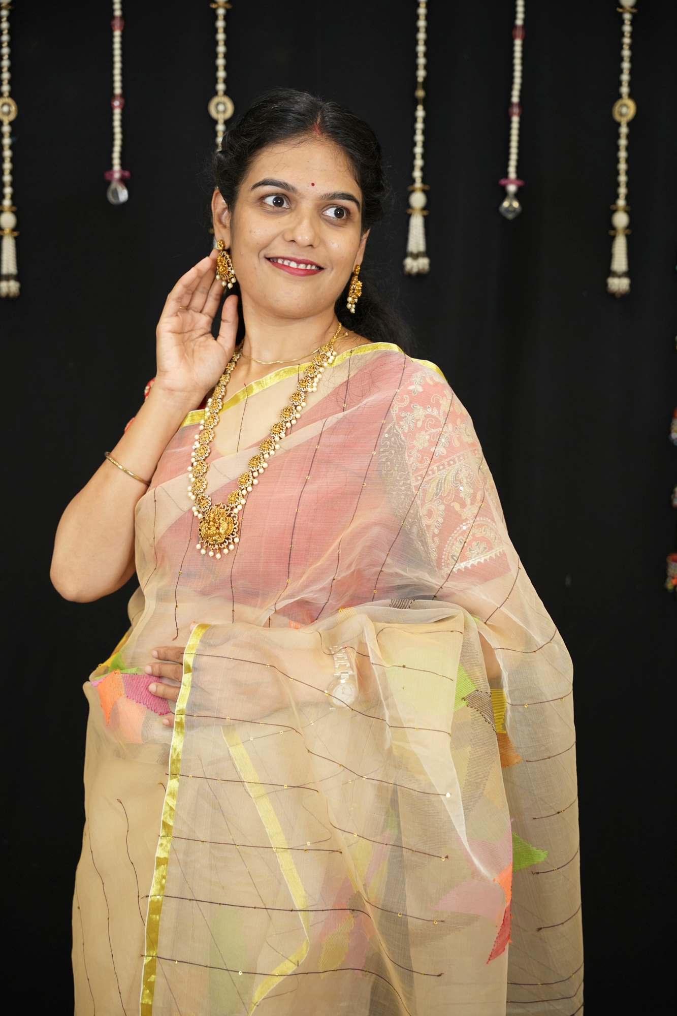 Elegant Pure Resham Silk Jamdani Handloom with Hand Woven , floral motifs & Golden Border Wrap in 1 minute Saree