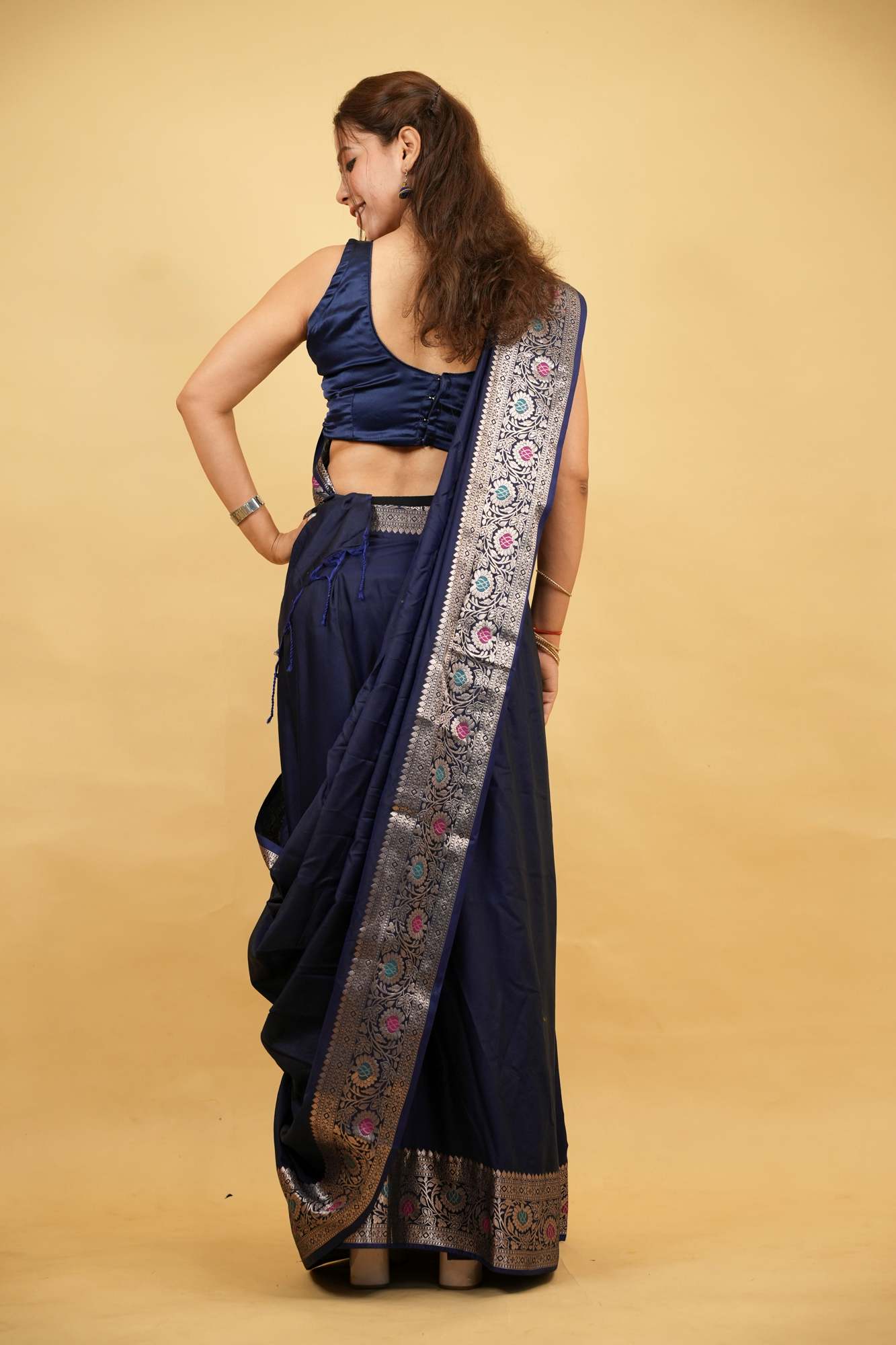 Munga weave Floral Jaal with Meenakari Ready To Wear Saree