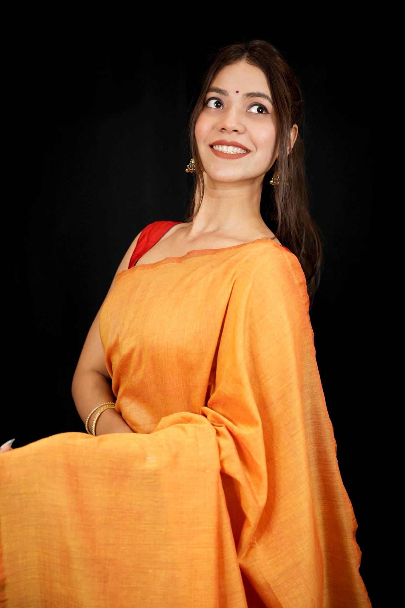 Mustard & Silver Shimmer Pallu Prestitched Saree – Lightweight, Elegant & Always Flattering