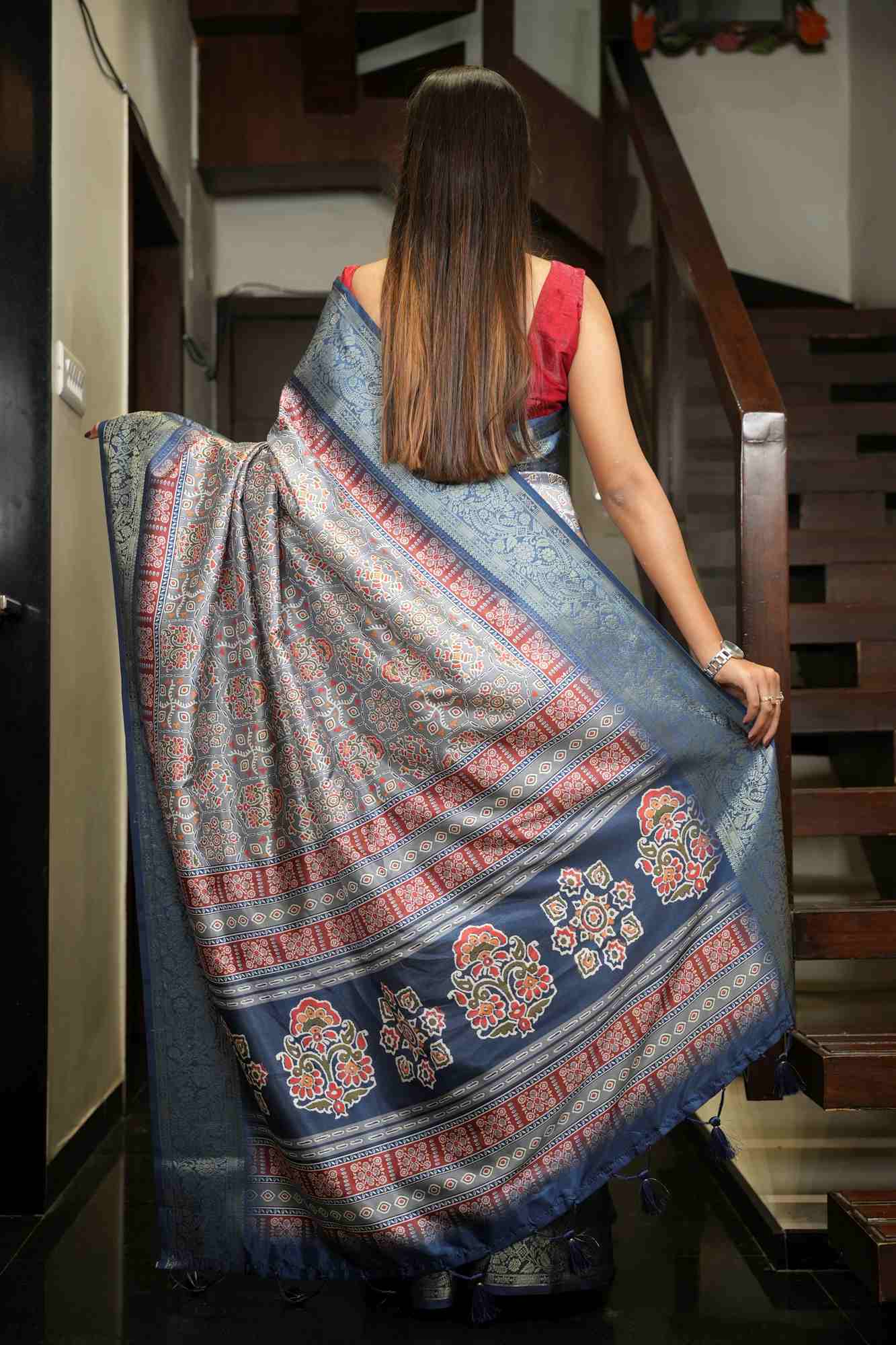 Soft Lichi Silk Jacquard Weaving Border Ready To Wear Saree